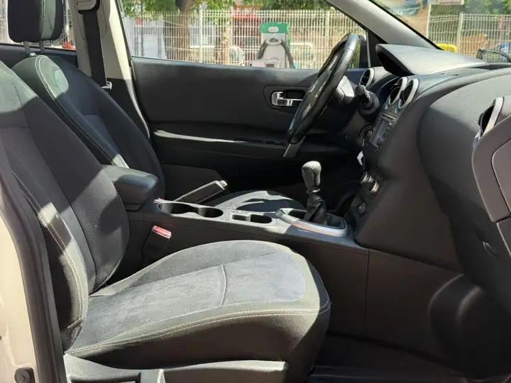 Nissan Qashqai 2.0 dCi Tekna Sport 4x2 17'' 2010, foto 9