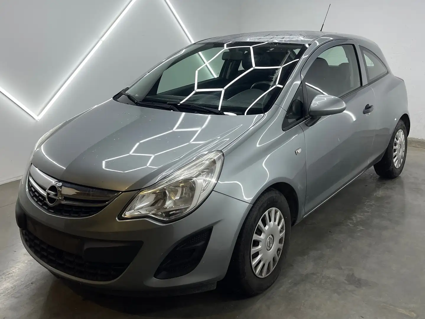 Opel Corsa 1.2i Essentia Gris - 1