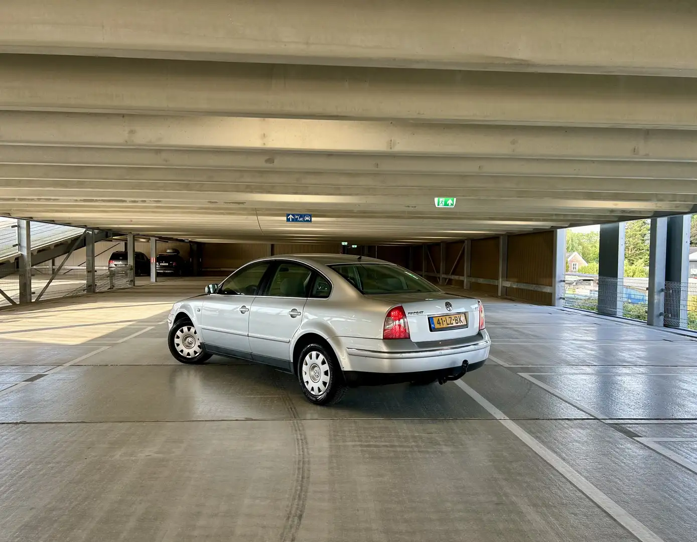Volkswagen Passat 2.0-20V Arctic | Climate Control | Nieuwe Apk Gris - 2