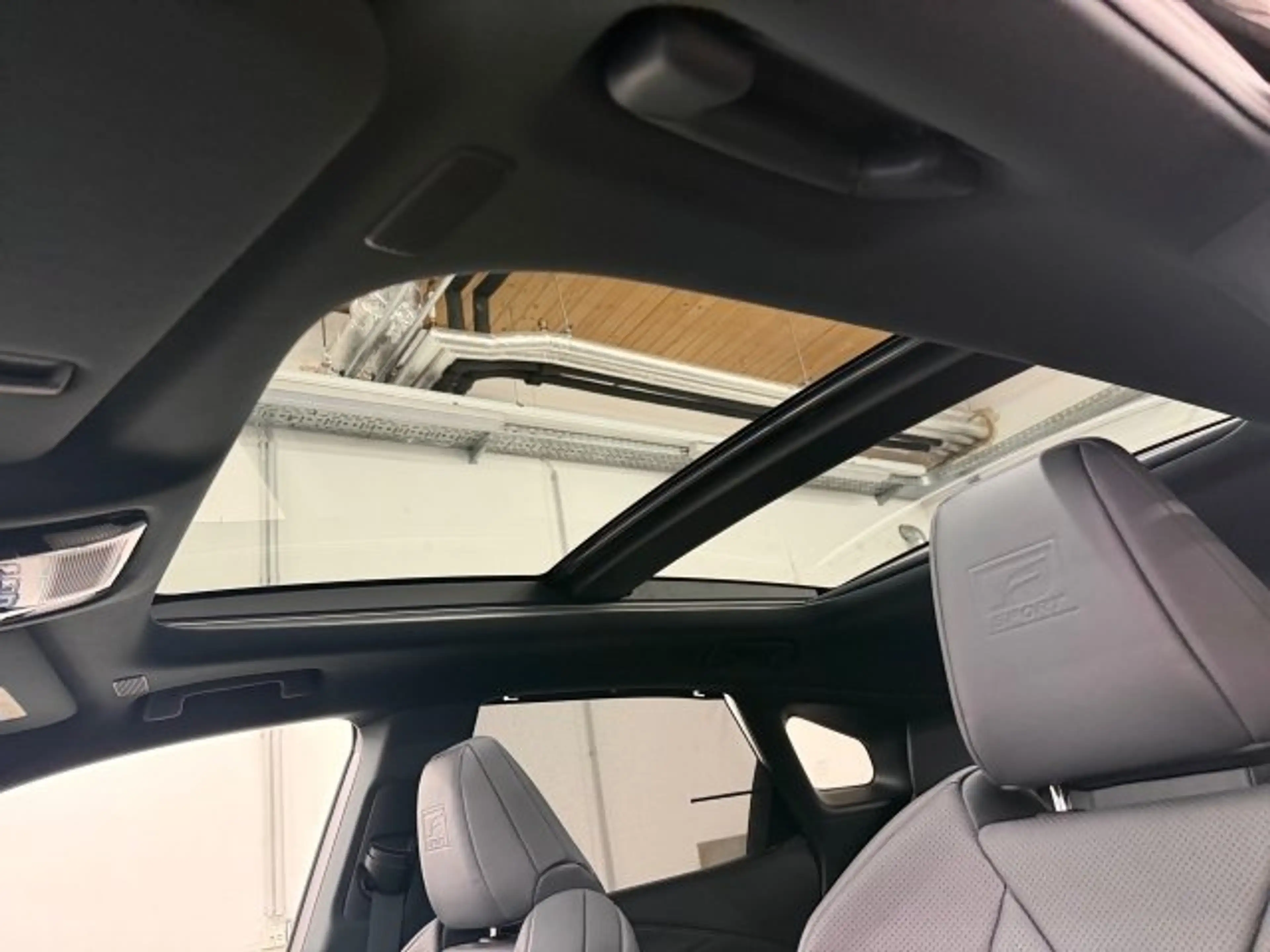 Lexus RX 500h F SPORT — photo 15