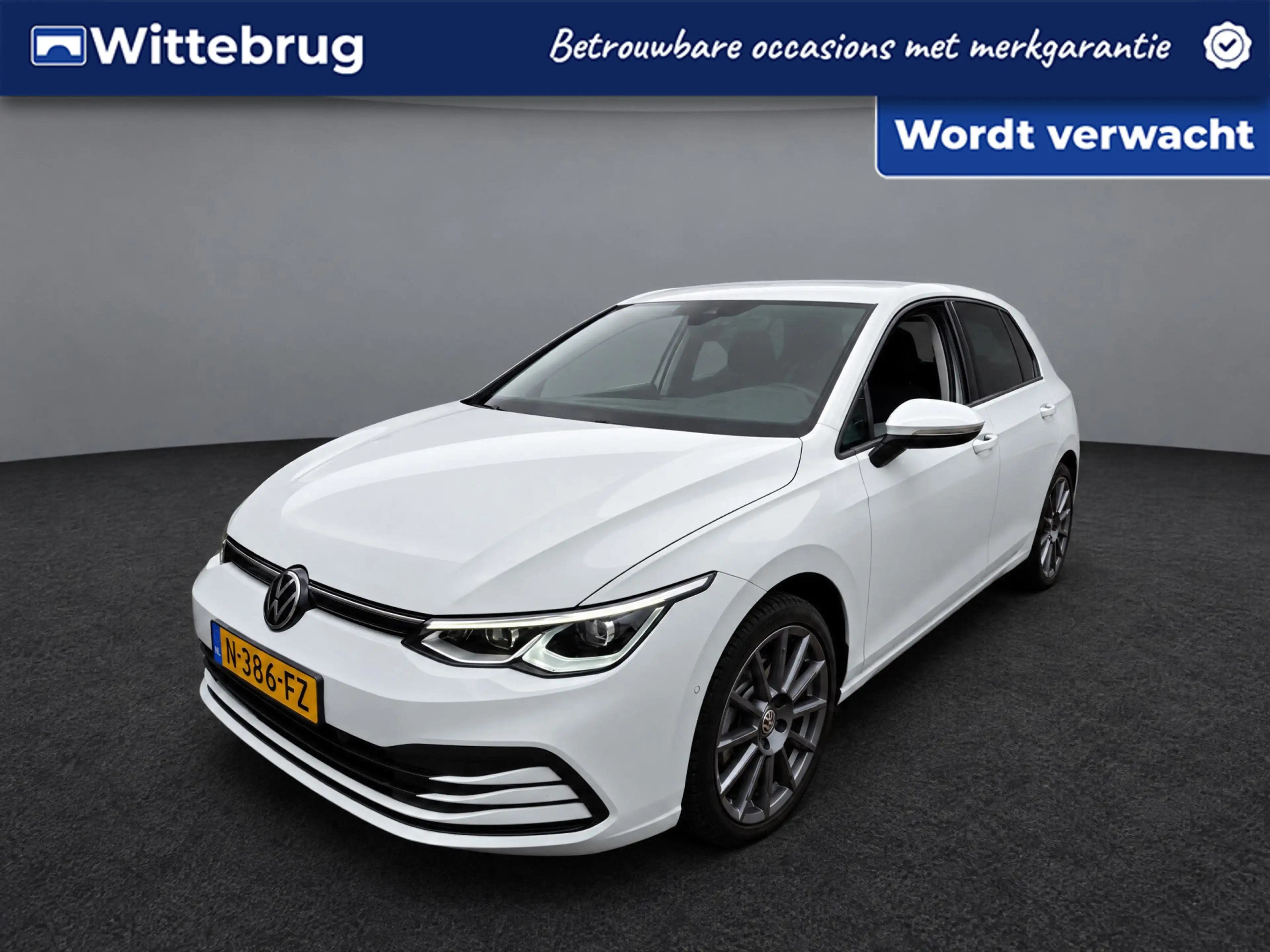 Volkswagen Golf 1.5 eTSI Life Business / LED / Memory seats / Navi