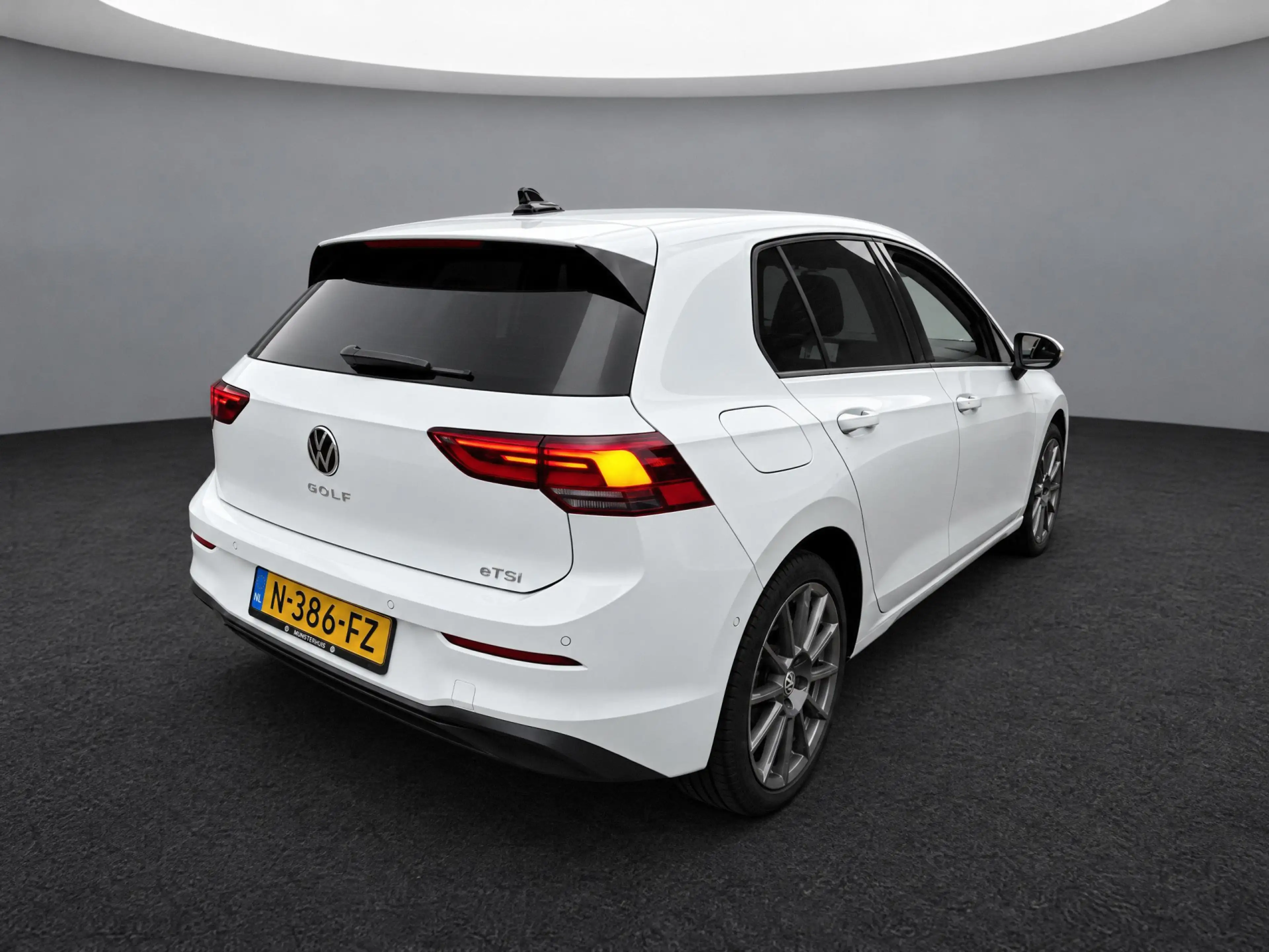 Volkswagen Golf 1.5 eTSI Life Business / LED / Memory seats / Navi — photo 7