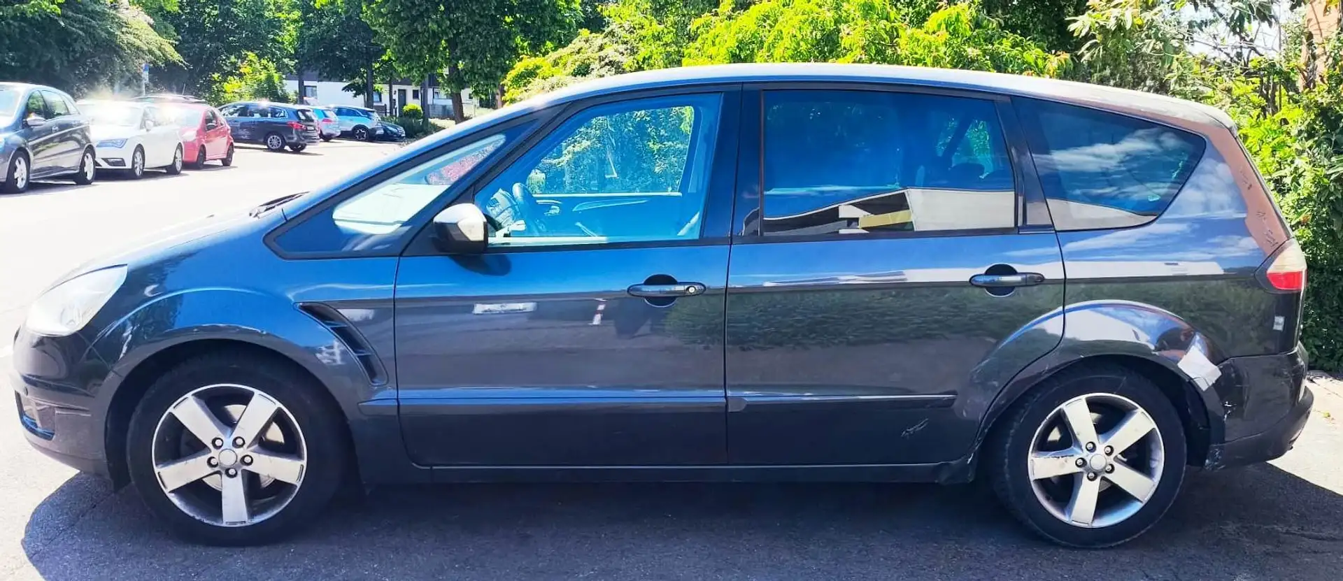 Ford S-Max Diesel 2.0 TDCi DPF Grau - 2