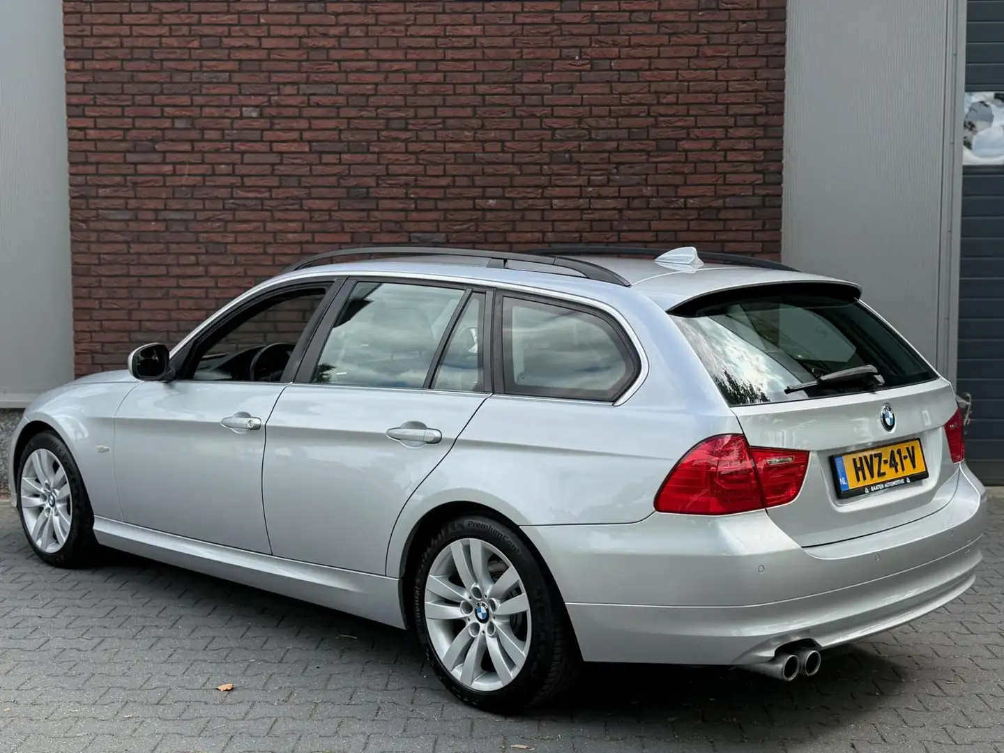 BMW 325 3-serie Touring 325i High Executive|218PK|Facelift Grijs - 2