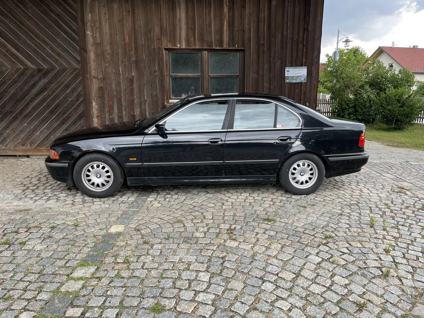 BMW 523 523i - 1