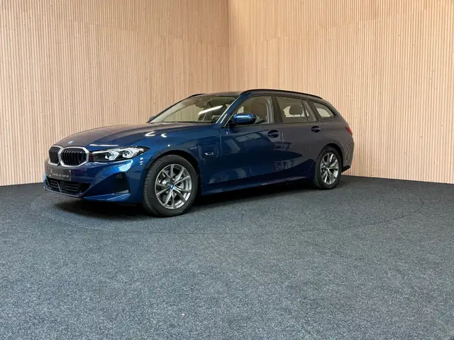 BMW 320 Touring 320eA PHEV| ACC| DAB| Camera|Active guard plus
