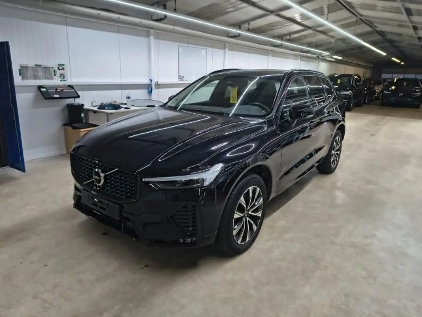 Volvo XC60 B4 Plus Dark AWD StdHz*ACC Schwarz - 1
