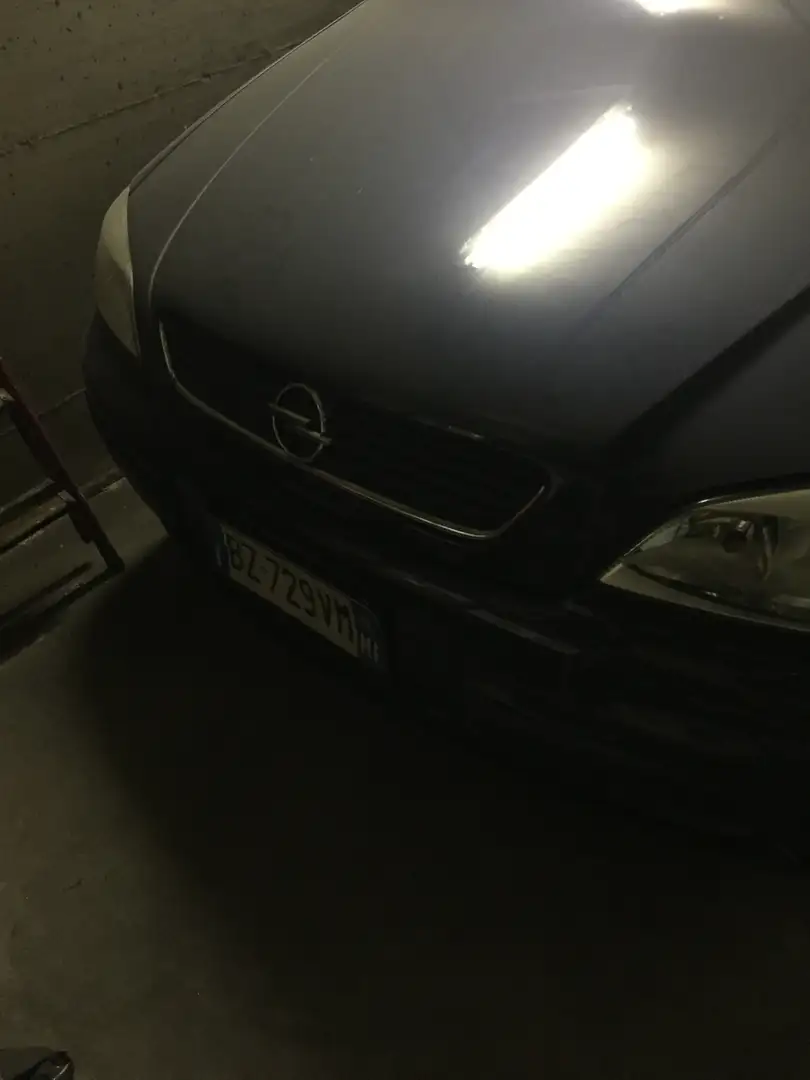 Opel Astra 5p 1.6i 16v Club - 1