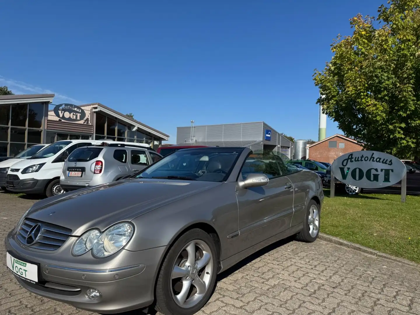 Mercedes-Benz CLK 320 Cabrio Automatik Cubanitsilber Silber - 1