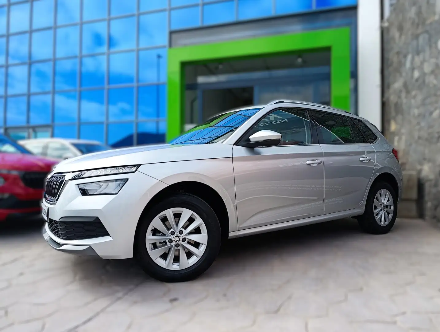 Skoda Kamiq 1.0 TSI Ambition DSG 85kW Gris - 2