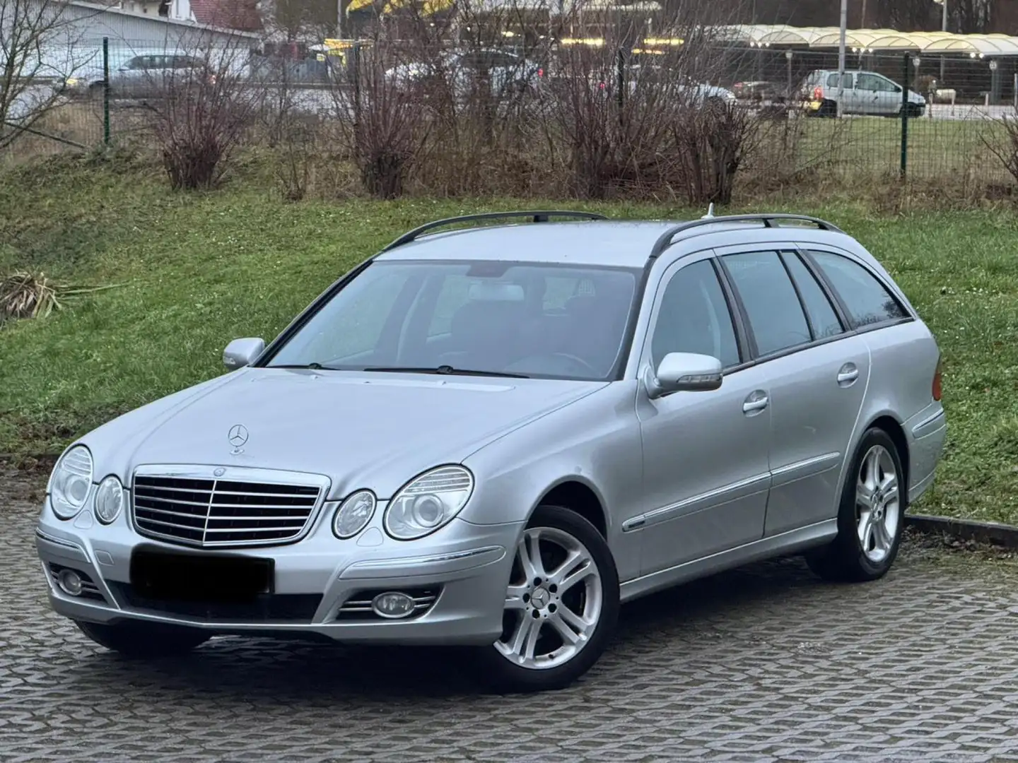Mercedes-Benz E 320 E 320 T CDI 4Matic (211.289) Tüv Neu Silber - 1