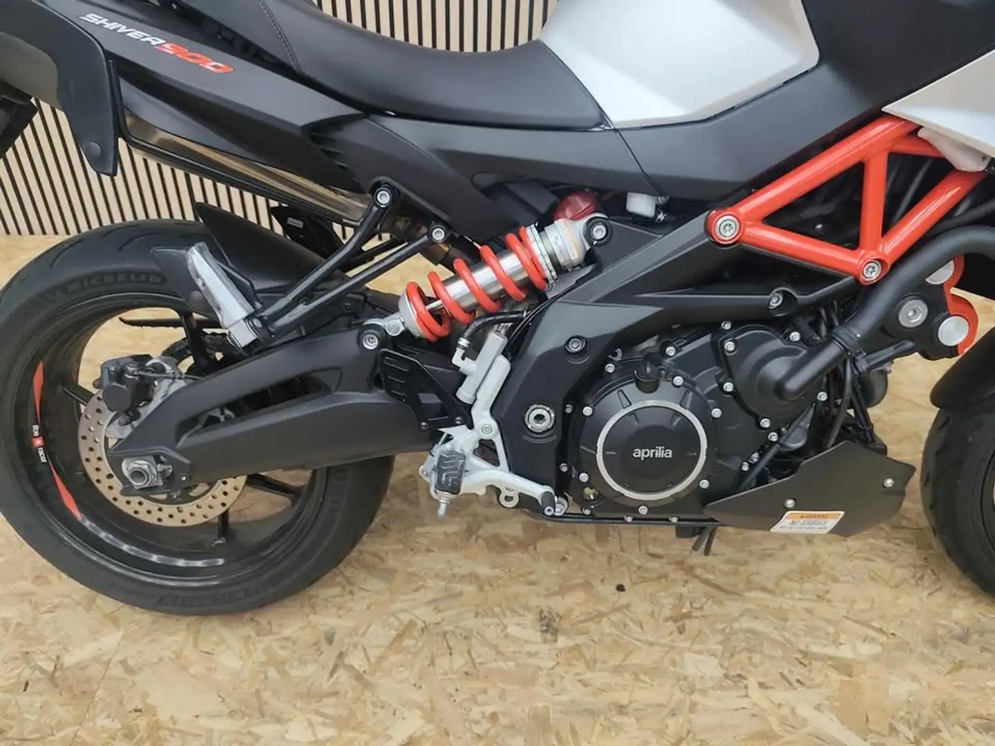 Aprilia Shiver 900 Gris - 2