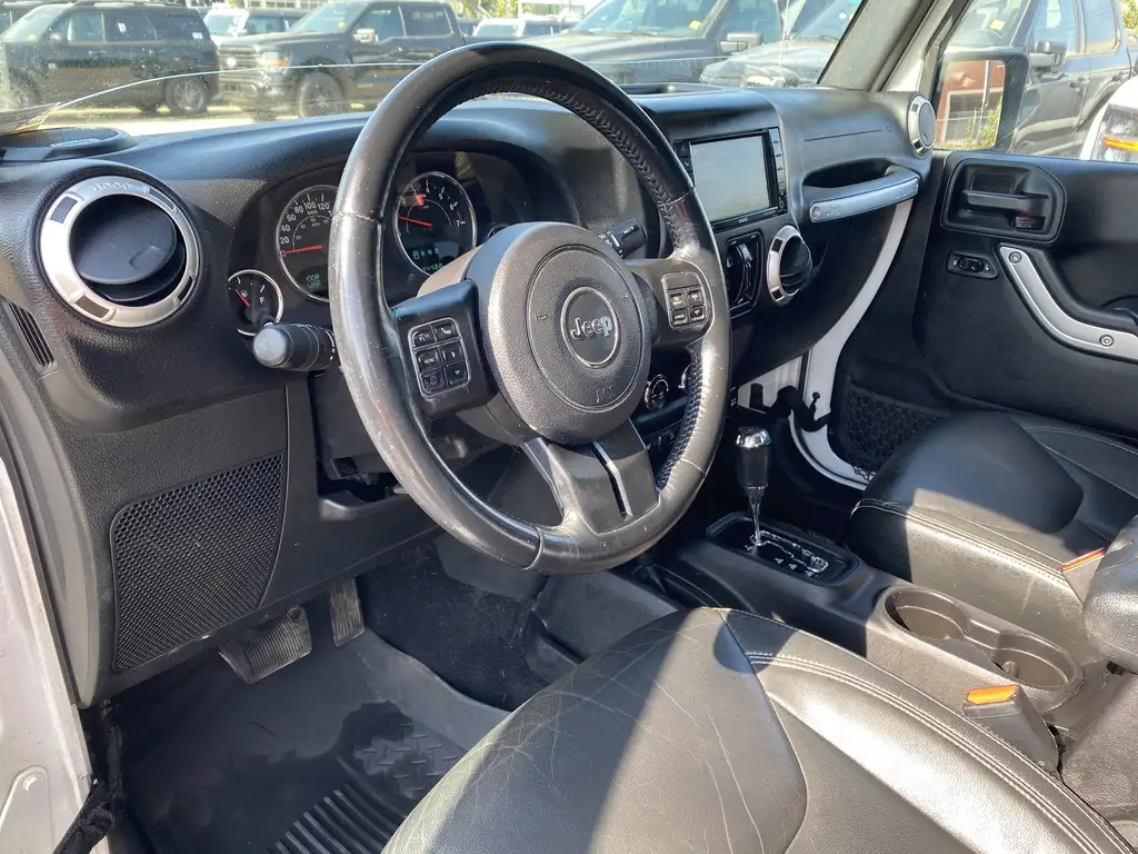 2015 Jeep Wrangler Unlimited Sahara | Bluetooth | Alpine Stereo | Heated Seats — photo 4