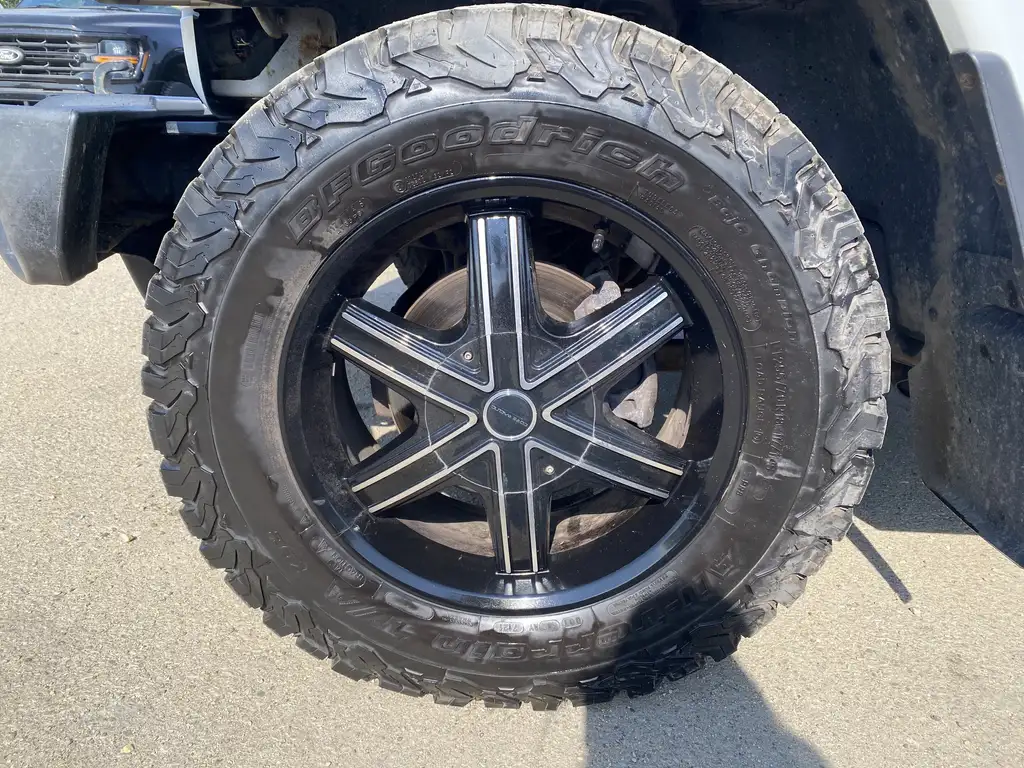 2015 Jeep Wrangler Unlimited Sahara | Bluetooth | Alpine Stereo | Heated Seats — photo 3