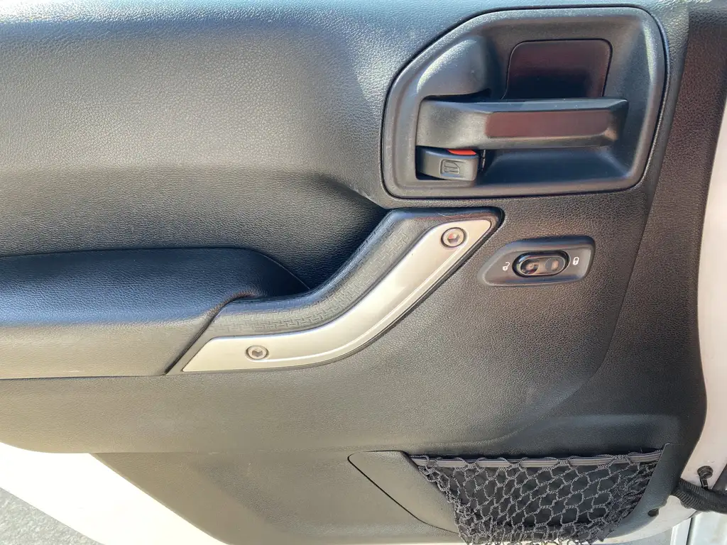 2015 Jeep Wrangler Unlimited Sahara | Bluetooth | Alpine Stereo | Heated Seats — photo 5