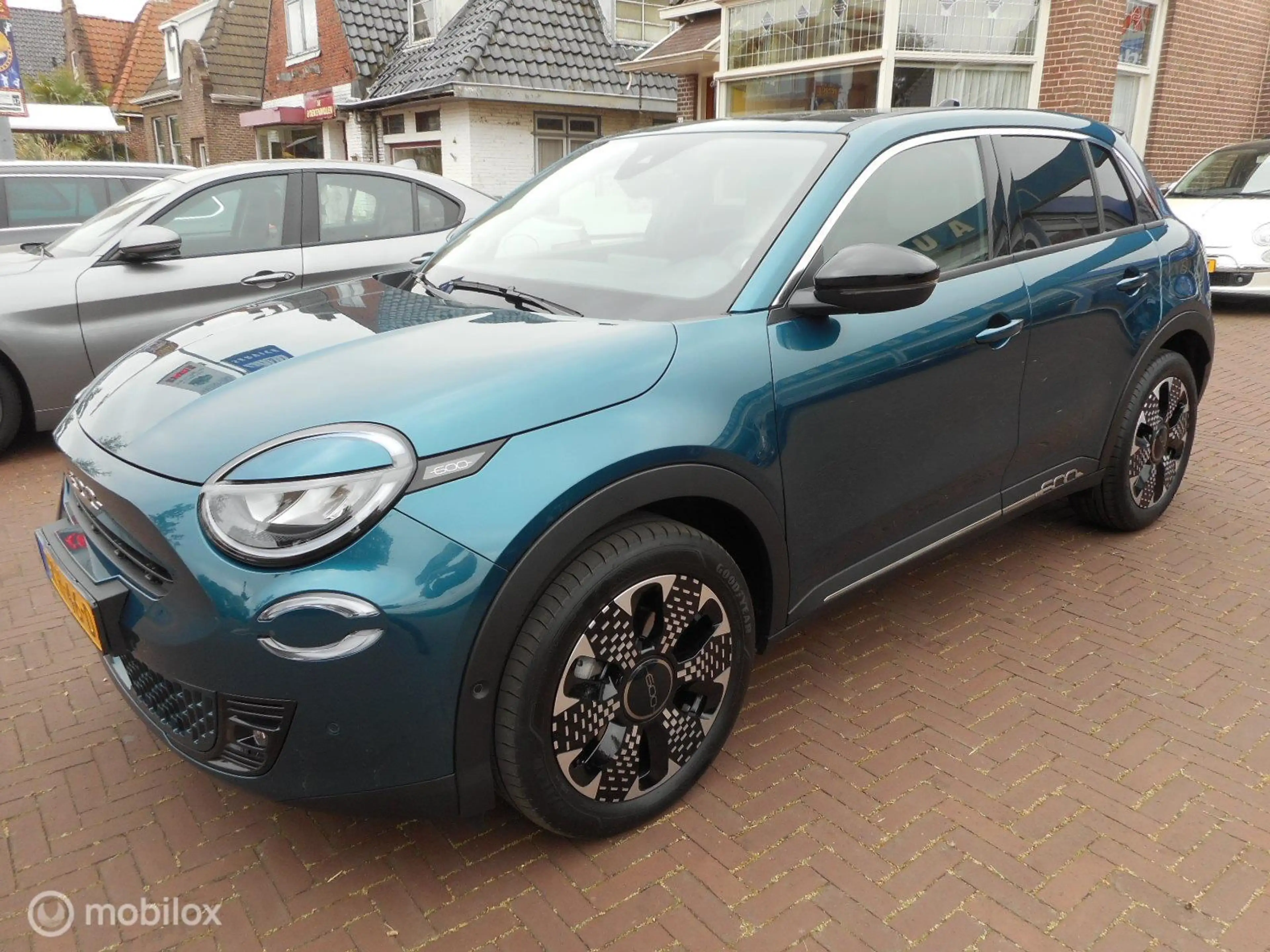 Fiat 600 1.2 Hybrid 100 La Prima — photo 3