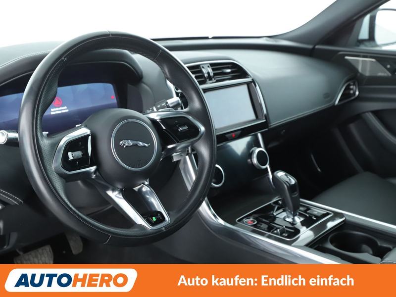 Jaguar XE 30t R-Dynamic HSE AWD*LED*NAVI*TEMPO*PDC*SHZ*KLIMA — photo 11