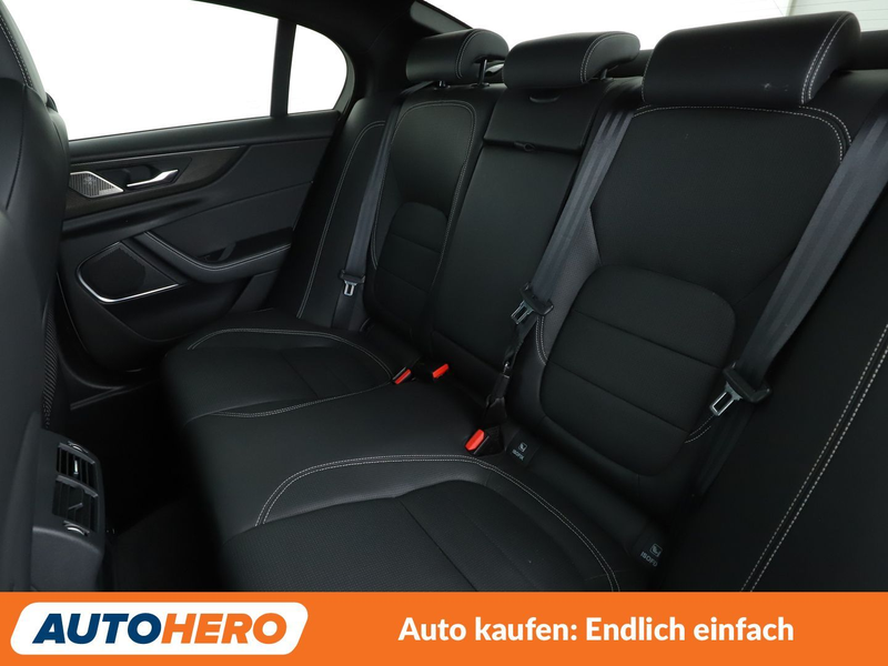 Jaguar XE 30t R-Dynamic HSE AWD*LED*NAVI*TEMPO*PDC*SHZ*KLIMA — photo 14