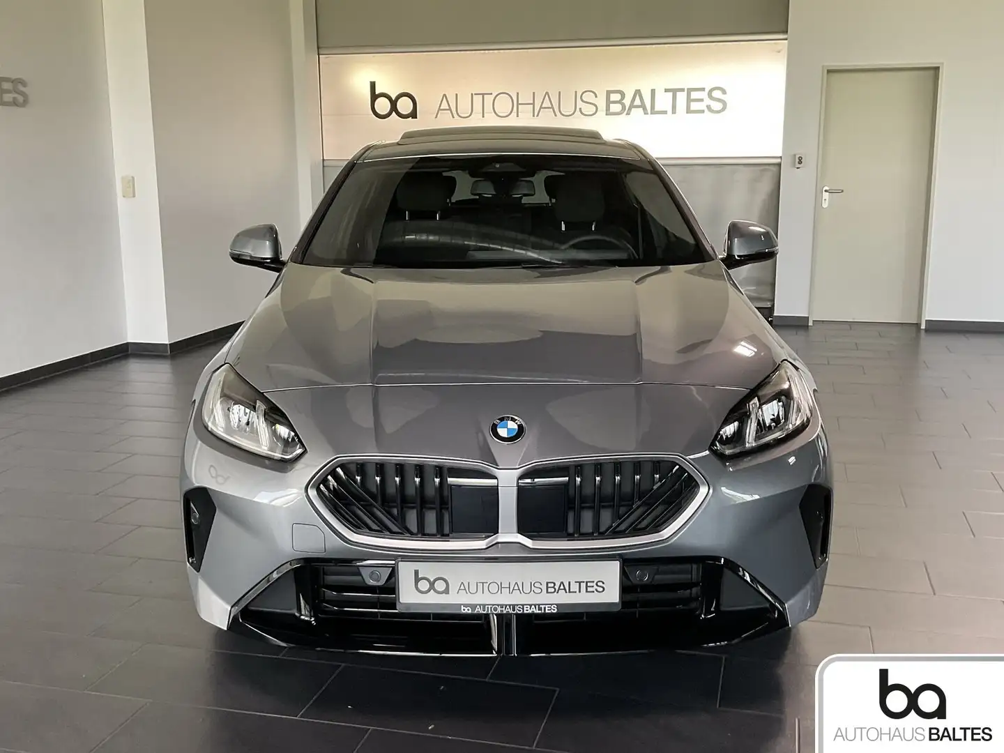 BMW 120 120i M Sport New Model 19"/Pano/Park/Driv/AAC/DAB Grau - 2