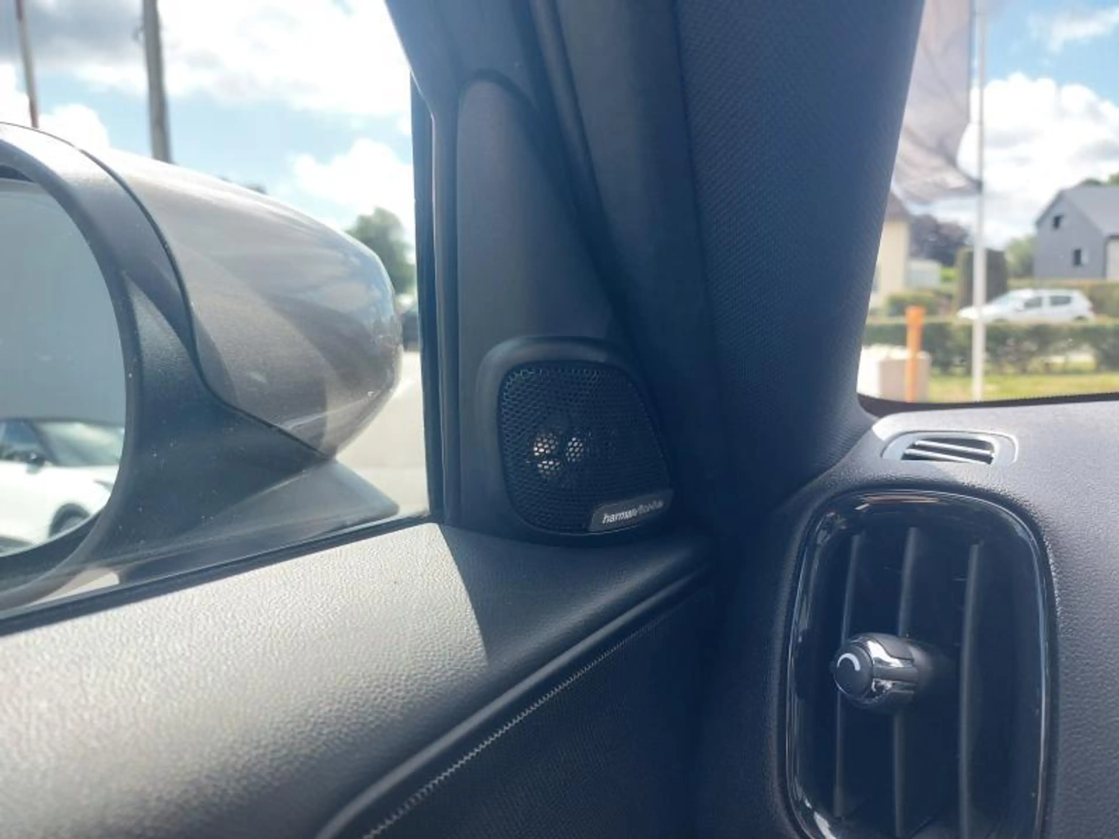 MINI Cooper SE Countryman ALL4 — photo 14