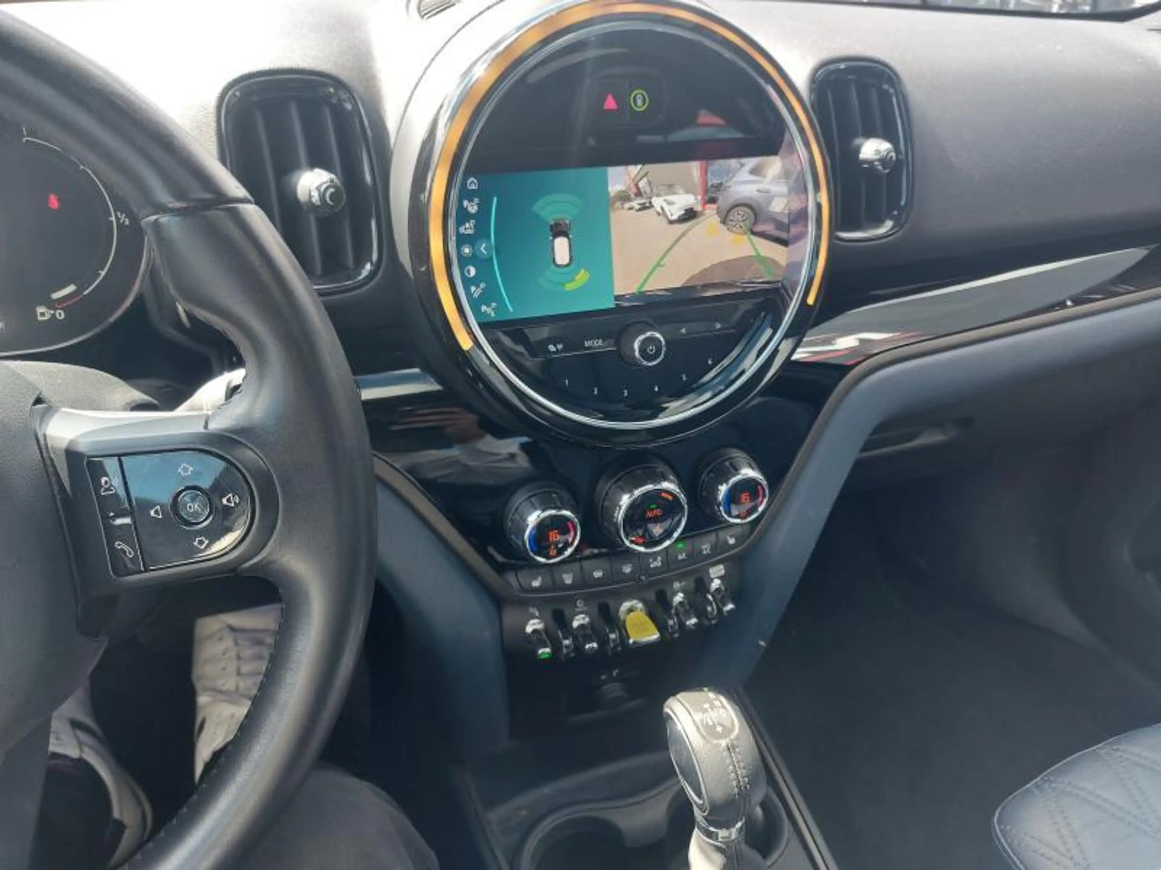MINI Cooper SE Countryman ALL4 — photo 11