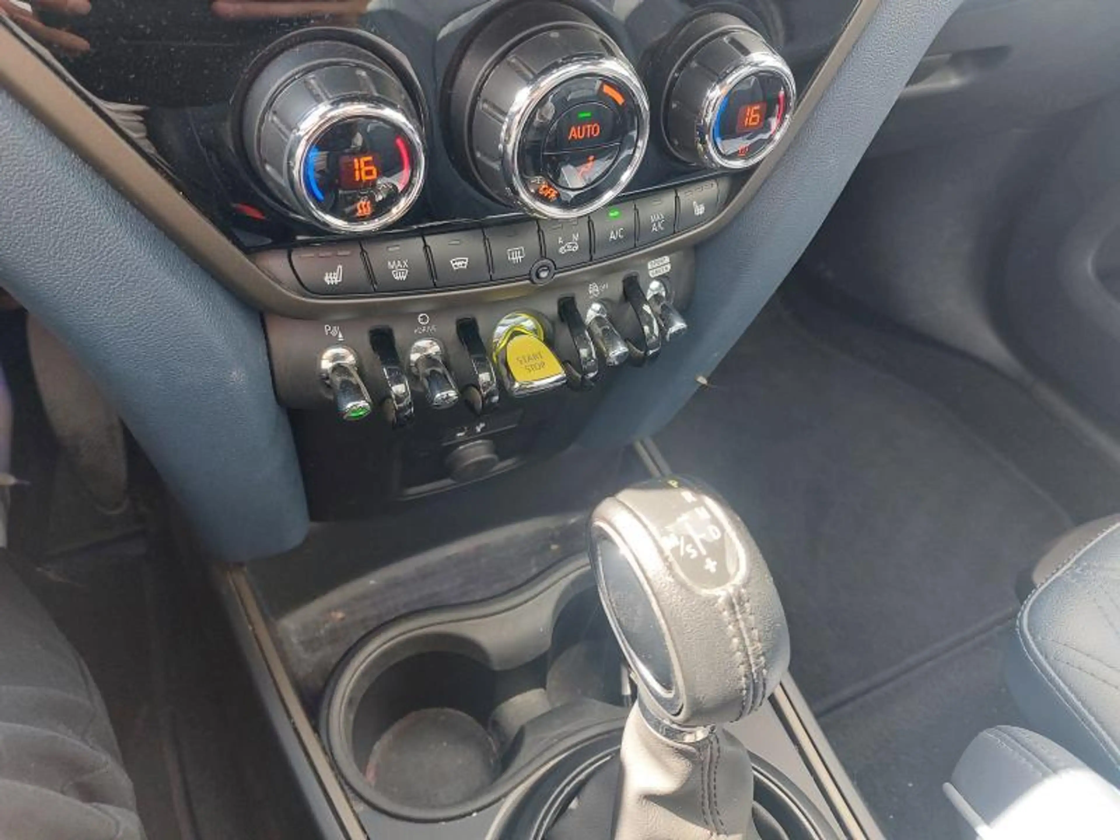 MINI Cooper SE Countryman ALL4 — photo 12