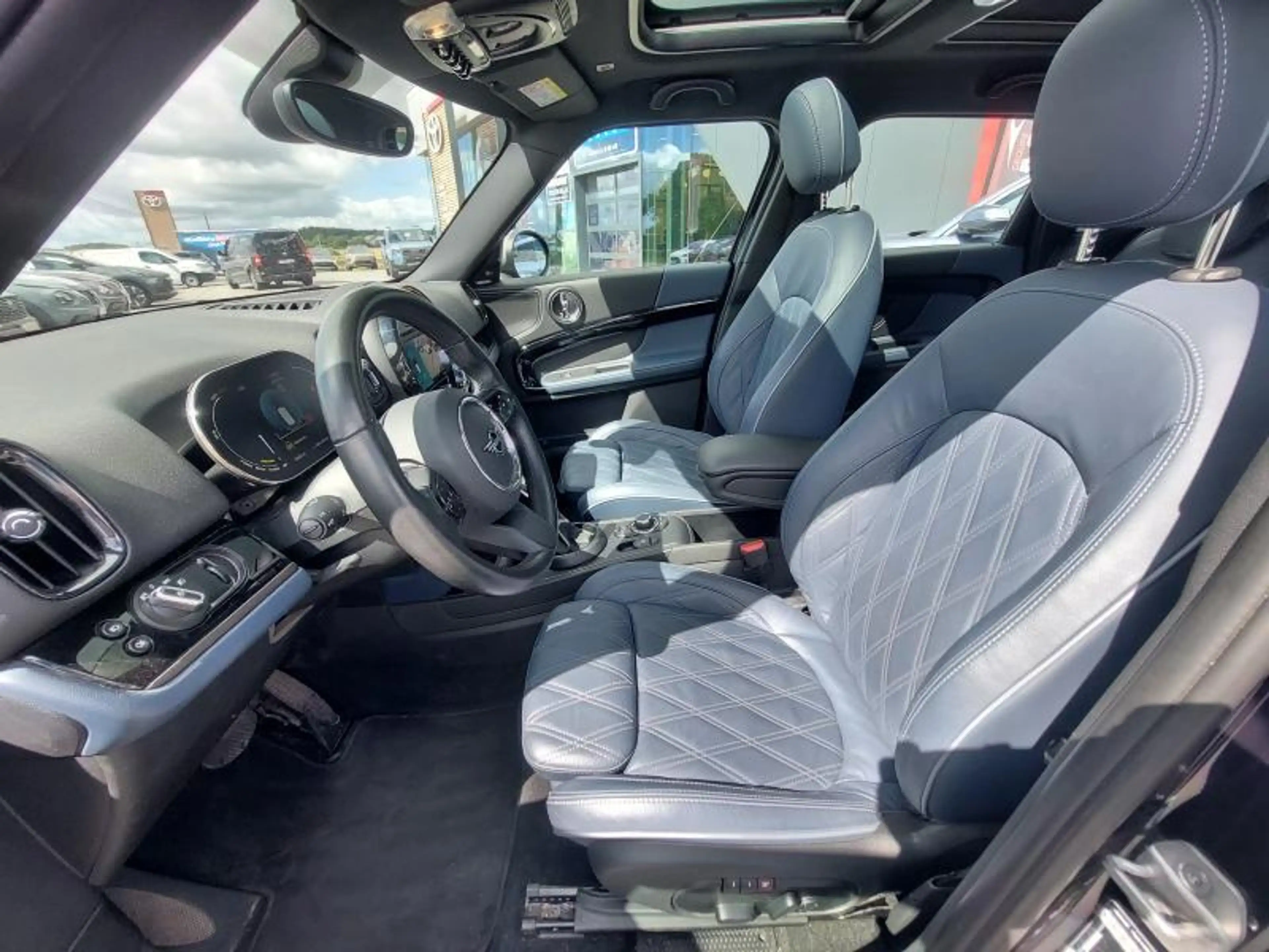 MINI Cooper SE Countryman ALL4 — photo 9