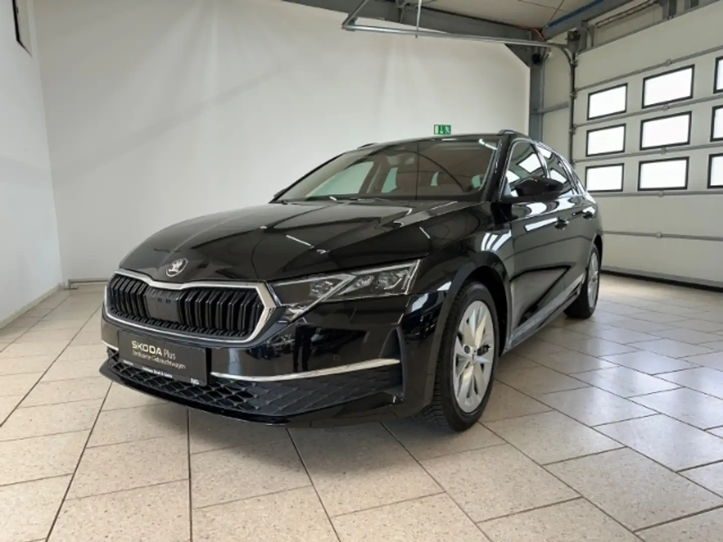 Skoda Octavia Combi 2.0 TDI DSG Selection AHK HUD Matrix Navi AC Negro - 2