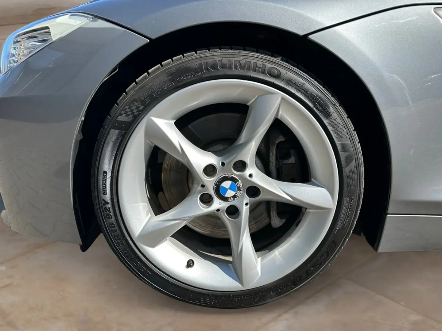 BMW Z4 sDrive35is Grau - 2