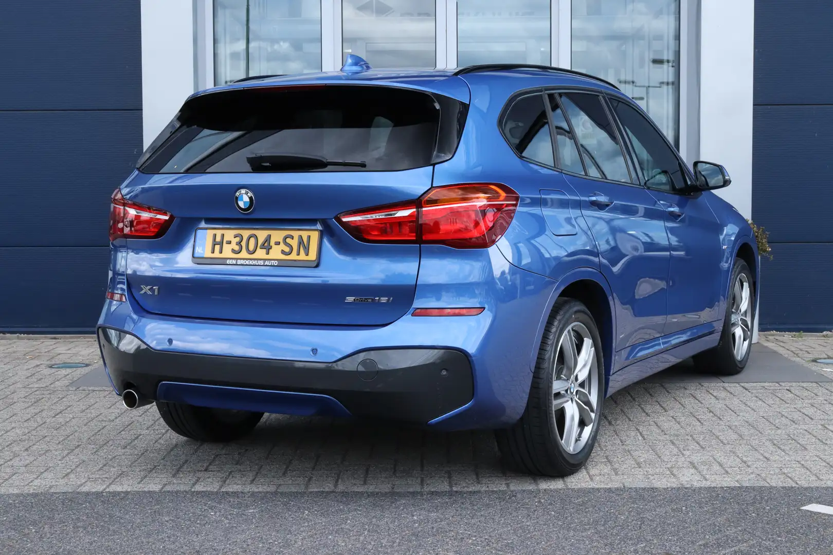 BMW X1 sDrive18i Executive | M-Sport | Cruise Control | S Blauw - 2