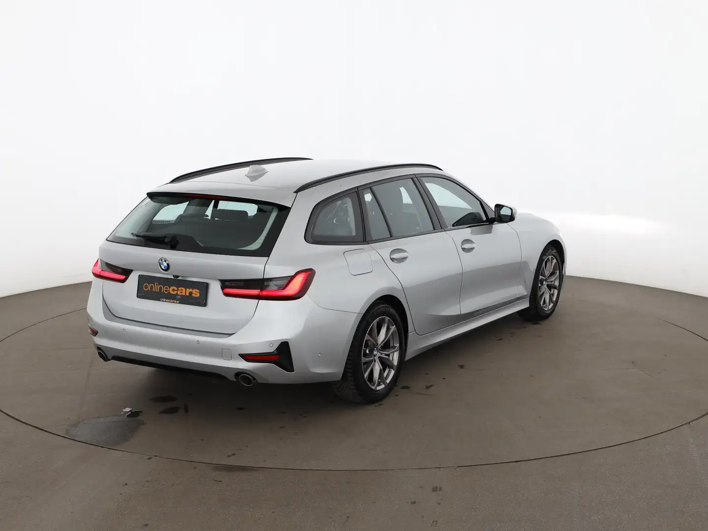 BMW 318 d Touring Sport Line Aut LED AHK RADAR LEDER Grau - 2