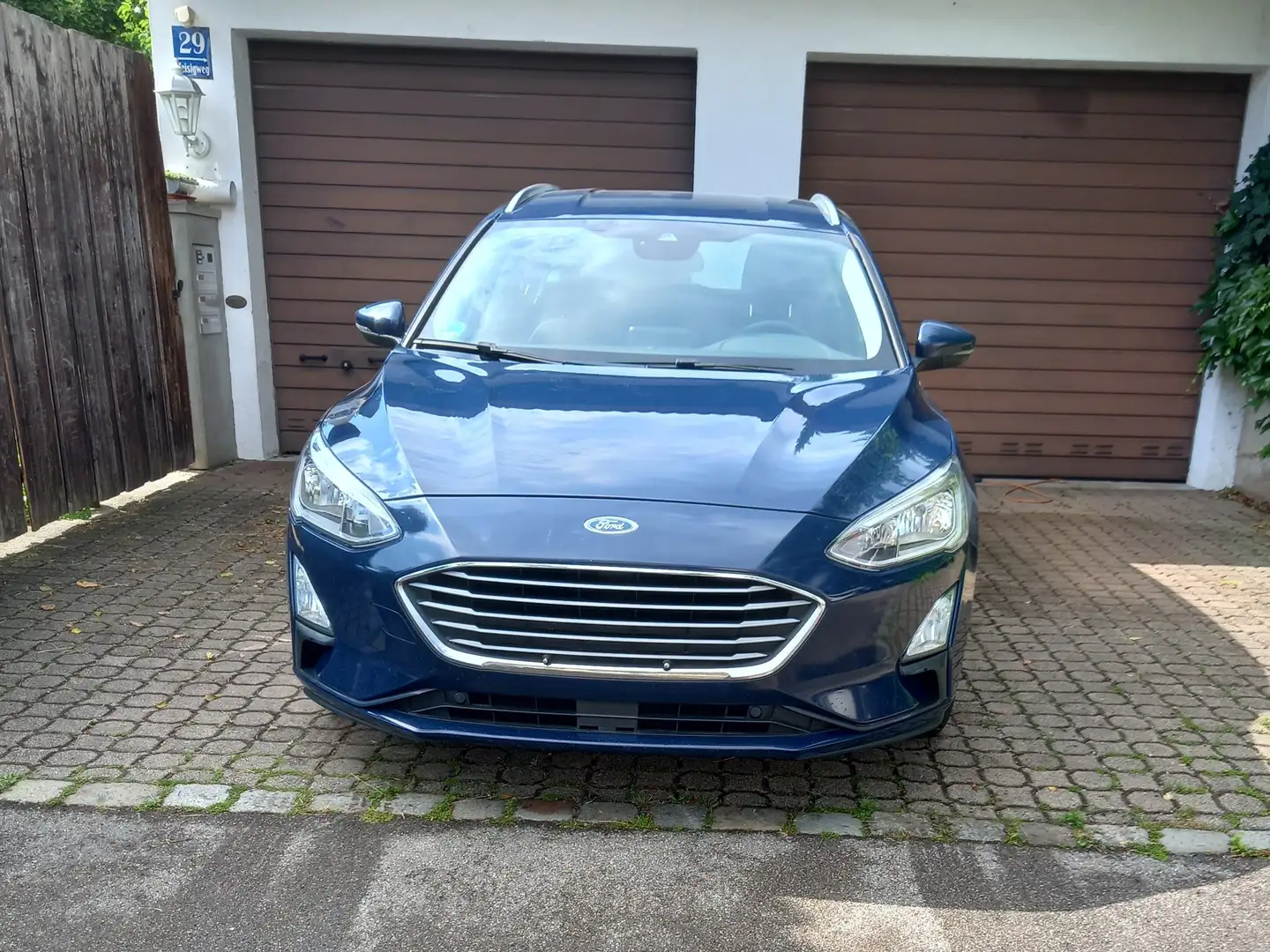 Ford Focus Turnier 1,5 TDCI COOL&Con. Navi PDC Temp Shzg Klim Blau - 2