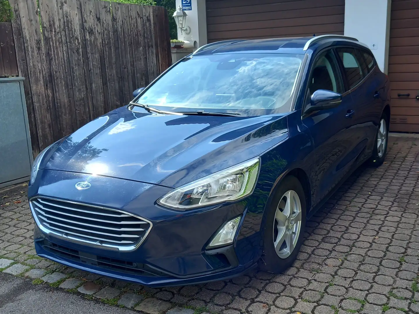 Ford Focus Turnier 1,5 TDCI COOL&Con. Navi PDC Temp Shzg Klim Blau - 1