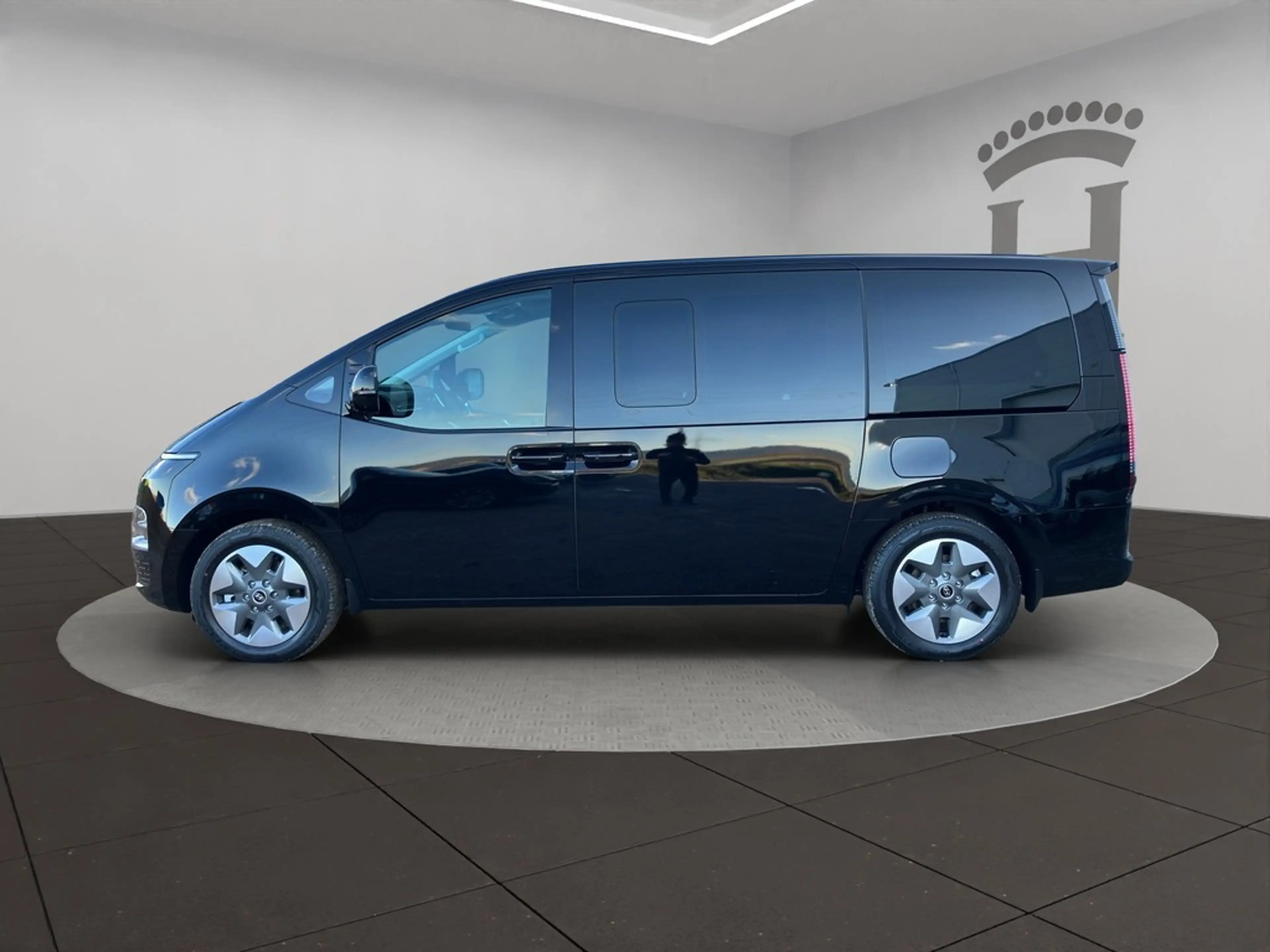 Hyundai STARIA 9 Sitzer HEV 1.6 T-GDI Prime PANO PARK-PAKET — photo 2