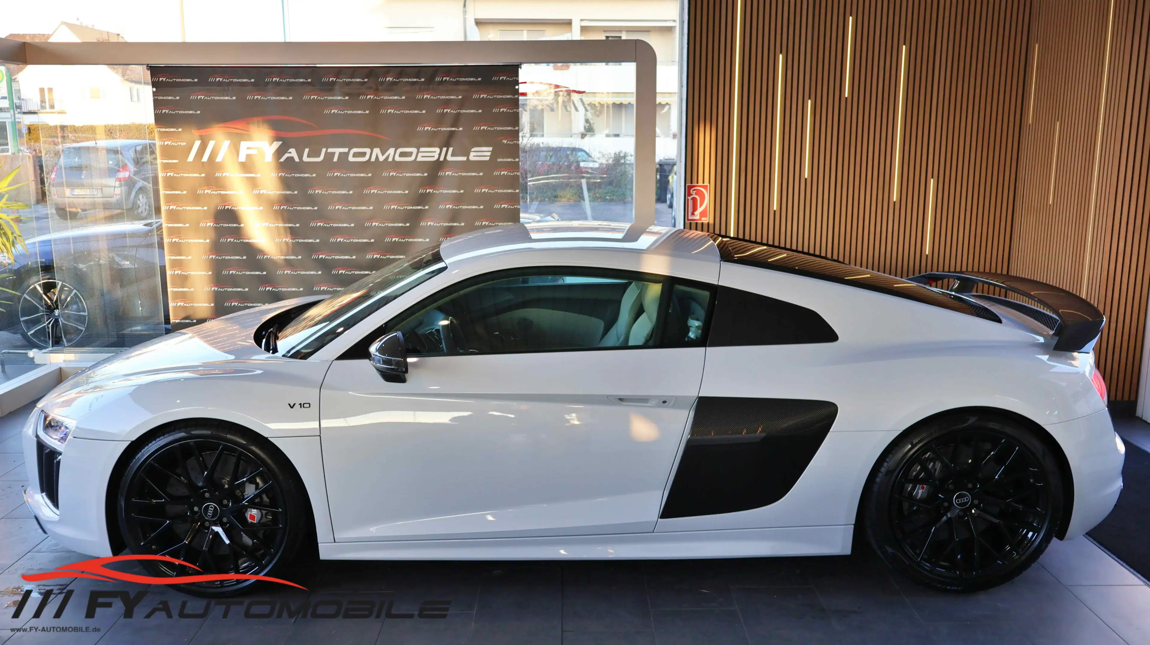 Audi R8 5.2 FSI V10 Plus Carbon Laser B&O TOP Zustand — photo 2