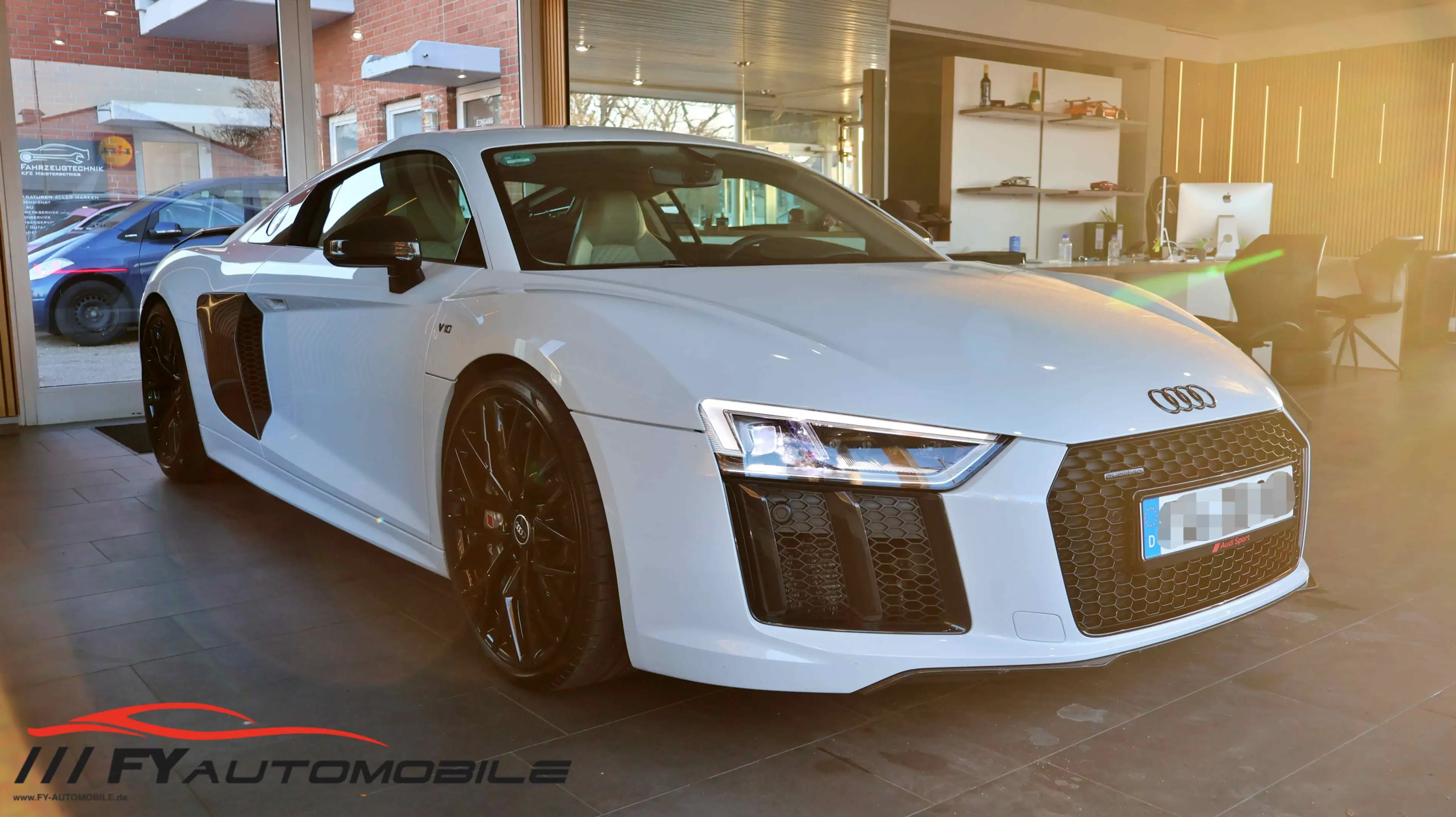 Audi R8 5.2 FSI V10 Plus Carbon Laser B&O TOP Zustand
