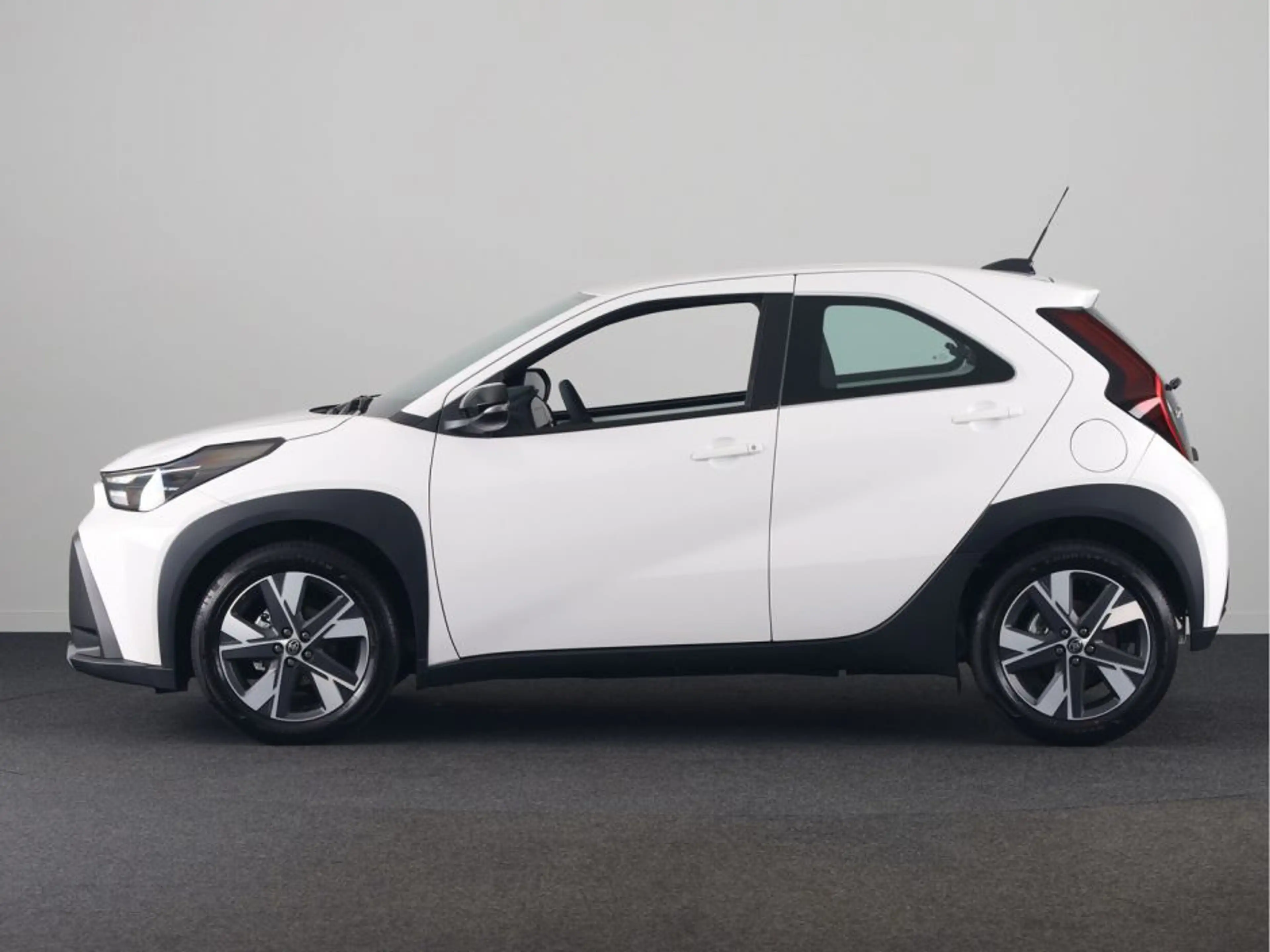 Toyota Aygo X Hybrid 115 play | Go Pack  | Automaat | — photo 10