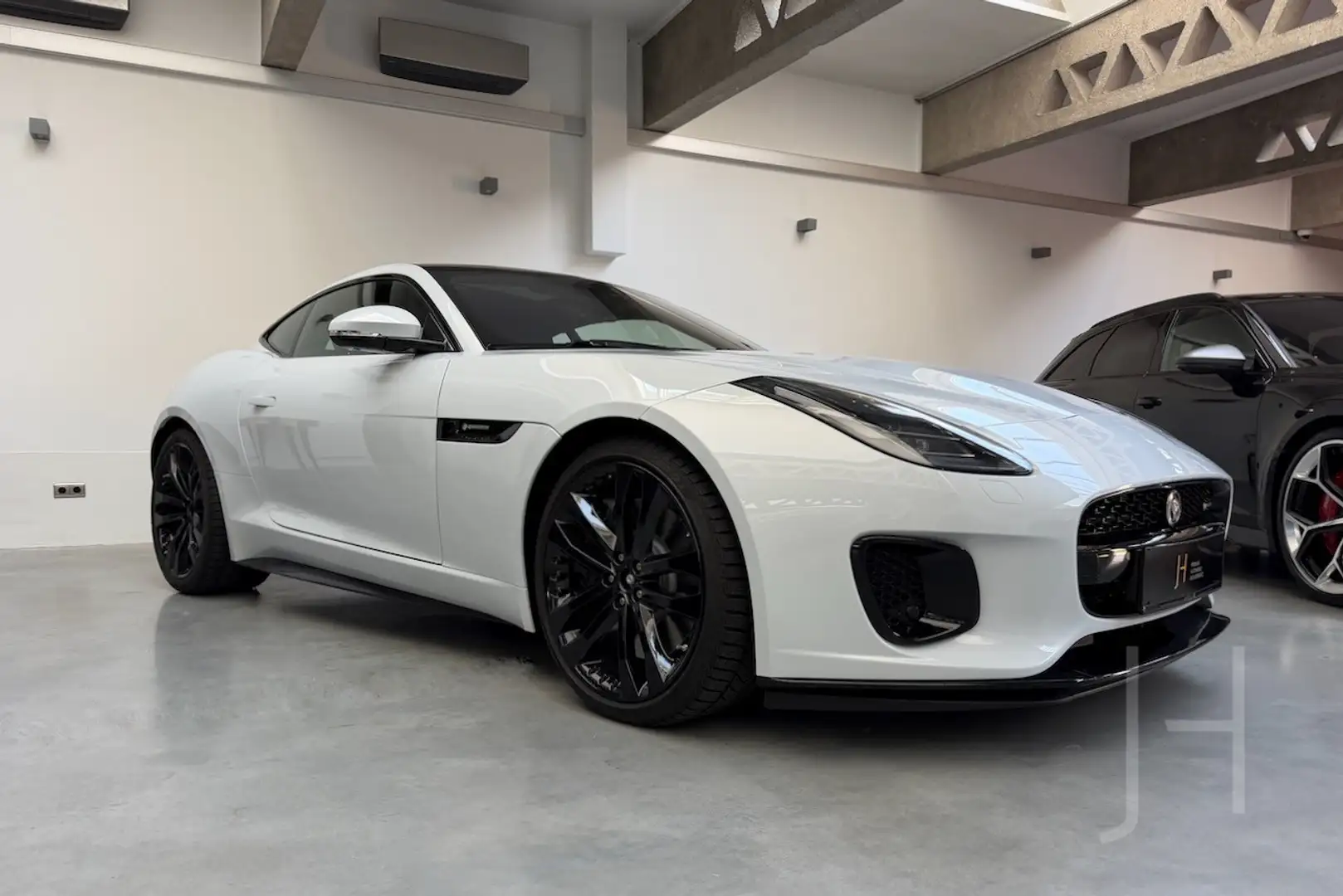 Jaguar F-Type P380 AWD Auto R-DYNAMIC Coupe Weiß - 1