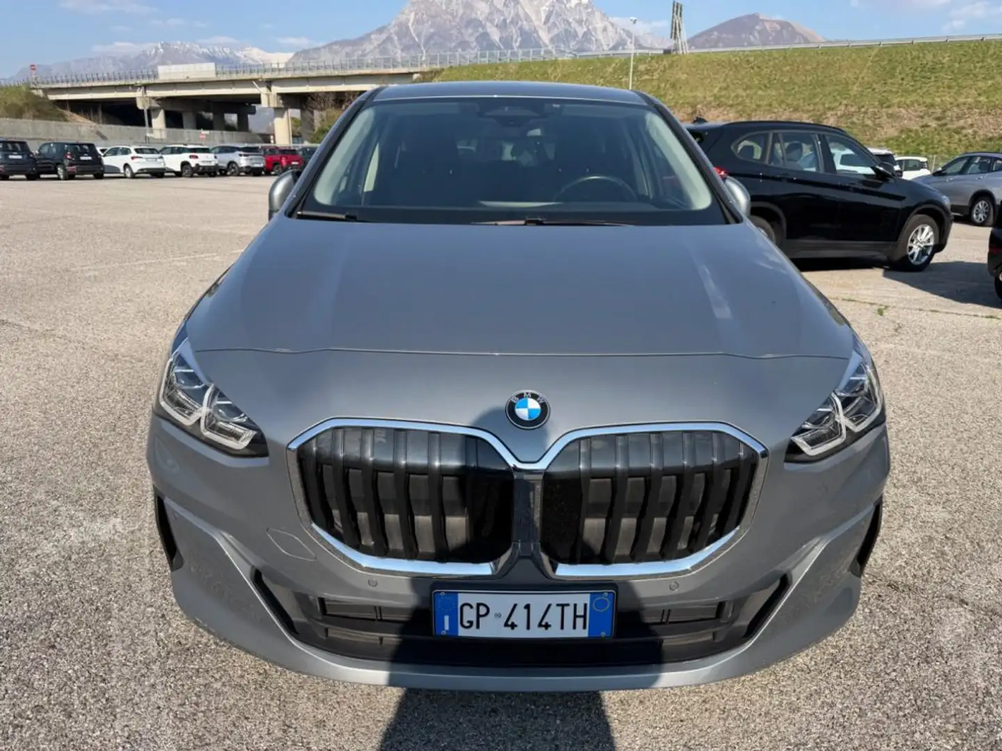 BMW 218 d Active Tourer Grau - 2