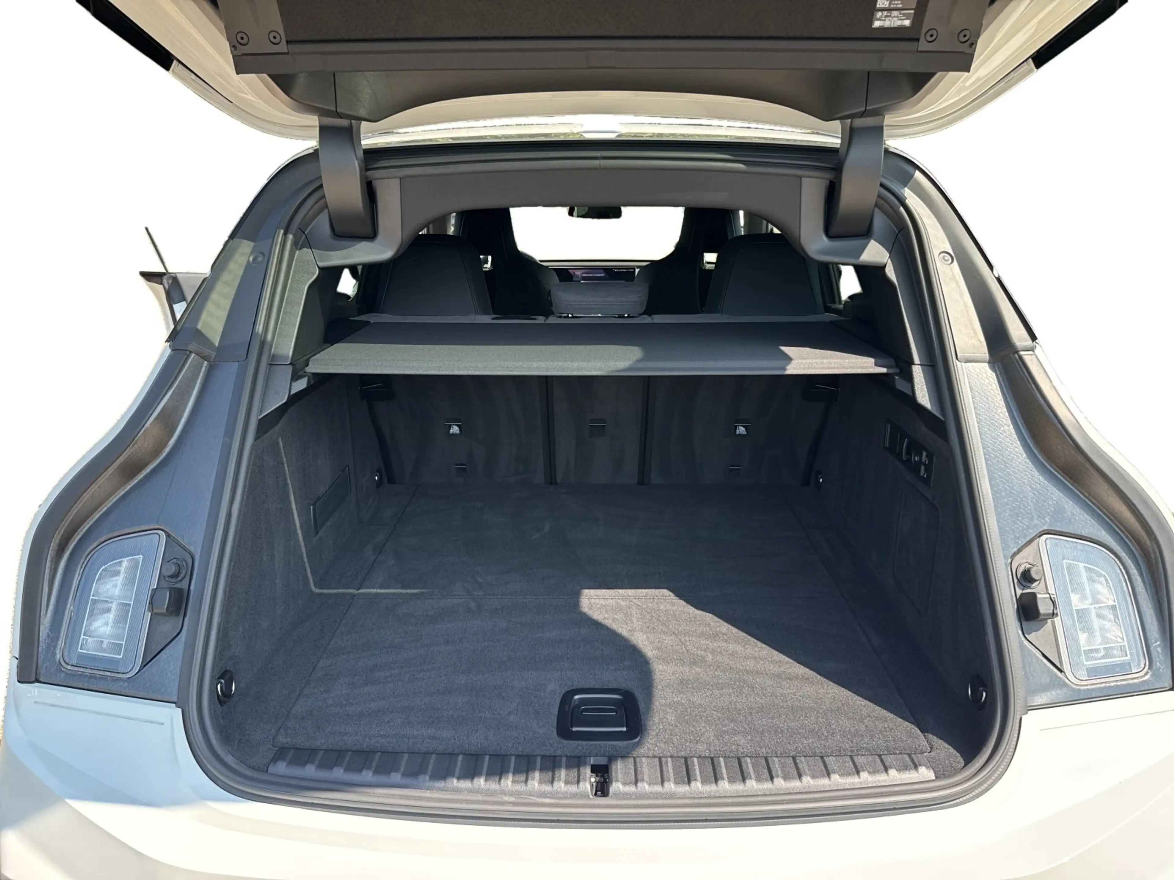 BMW iX xDrive45 0.25% UVP: 99.320€ — photo 19