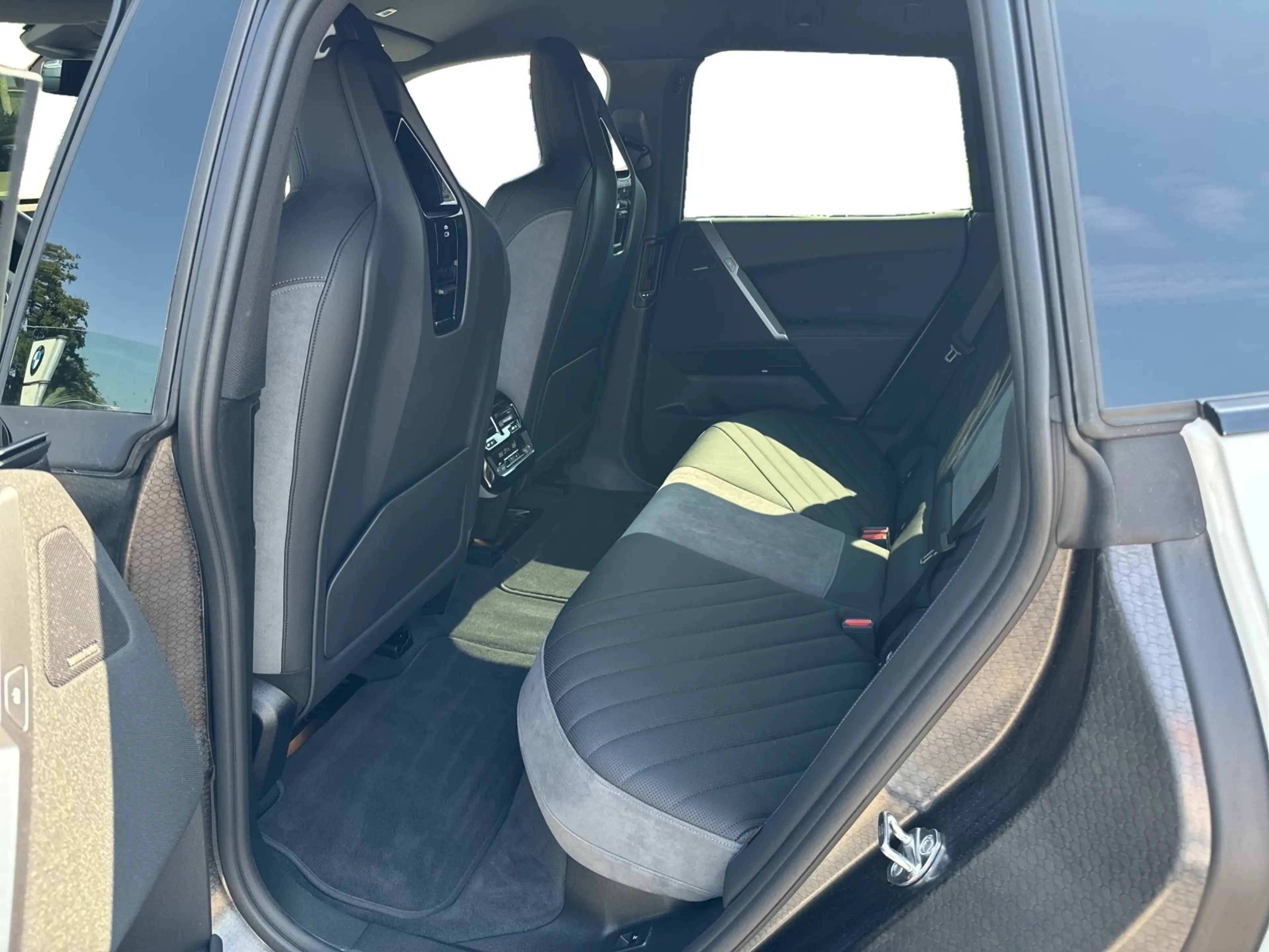 BMW iX xDrive45 0.25% UVP: 99.320€ — photo 17