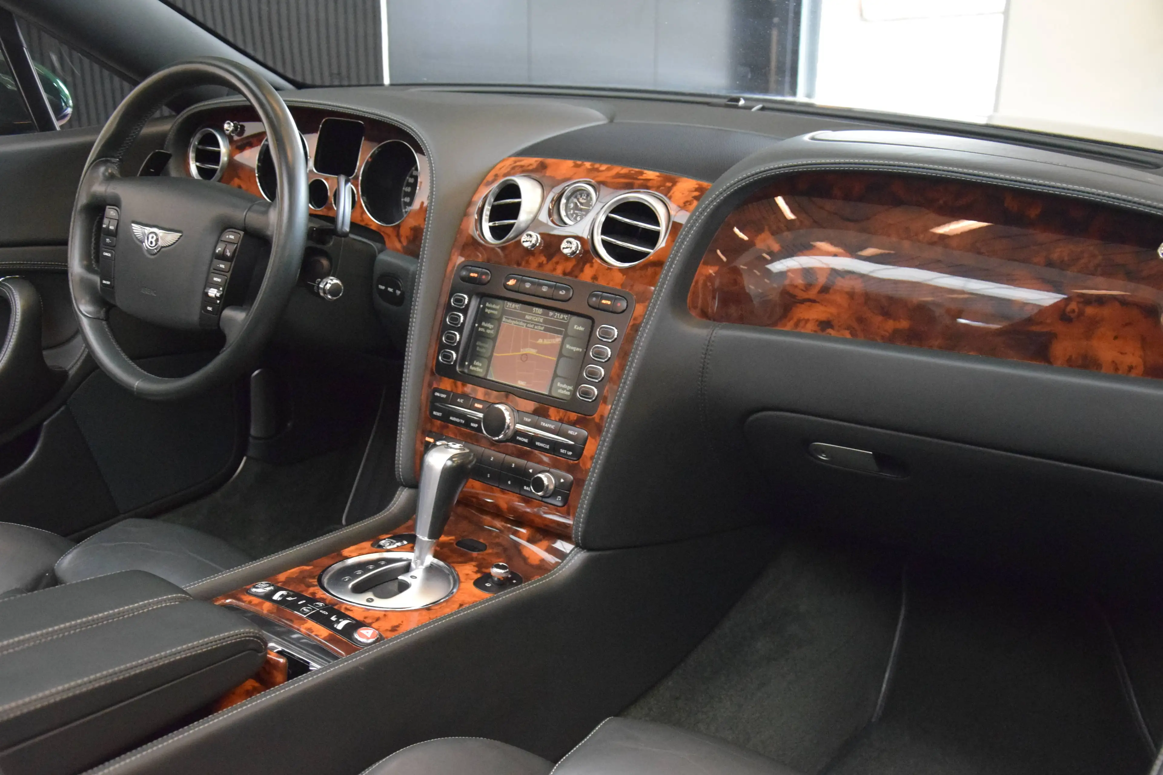 Bentley Continental GTC 6.0 BiTurbo W12 — photo 12