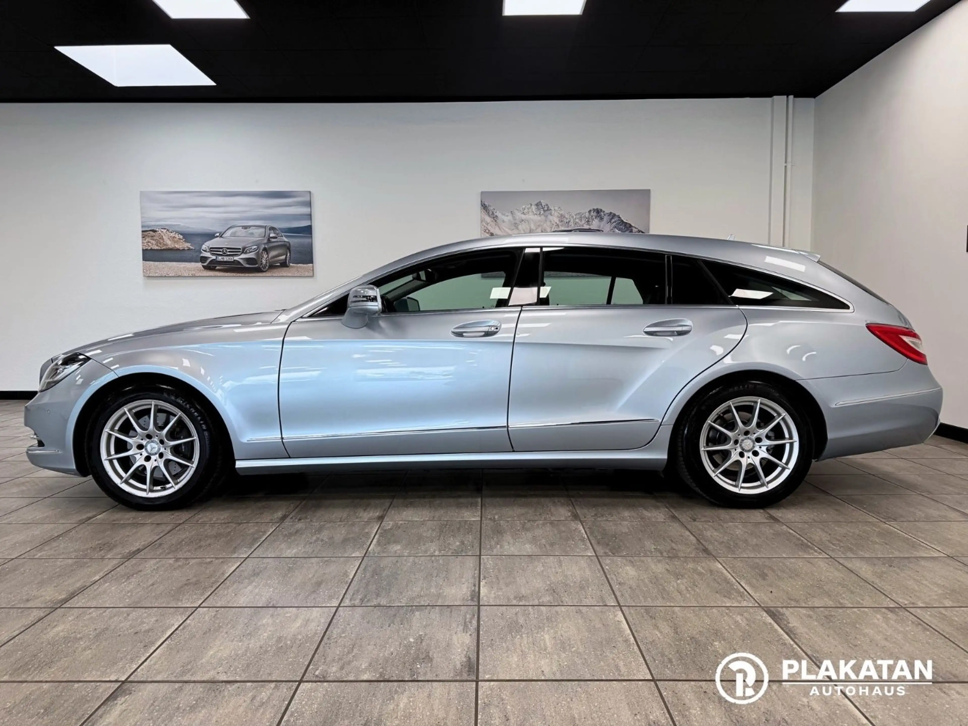 Mercedes-Benz CLS 250 CLS 250 Shooting-B Kamera Navi Leder MB-Service — photo 8