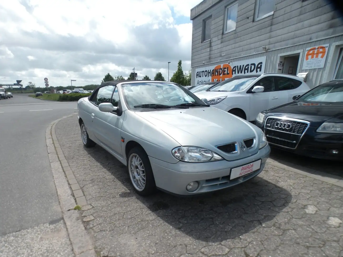 Renault Megane I Phase 2 Cabrio 1.6 16V Privilege Grau - 1