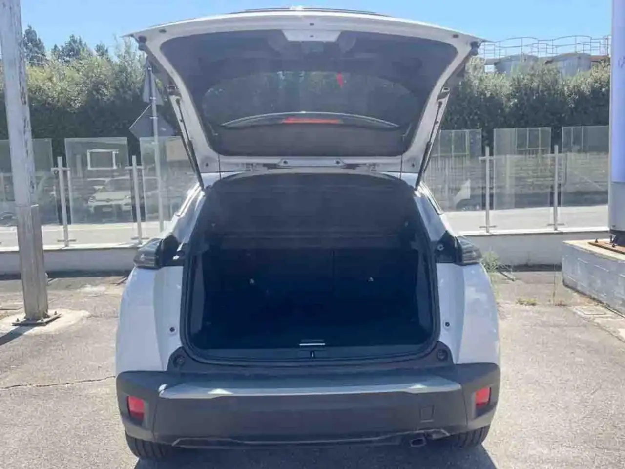 Peugeot 2008 PureTech 100 S&S Allure 5