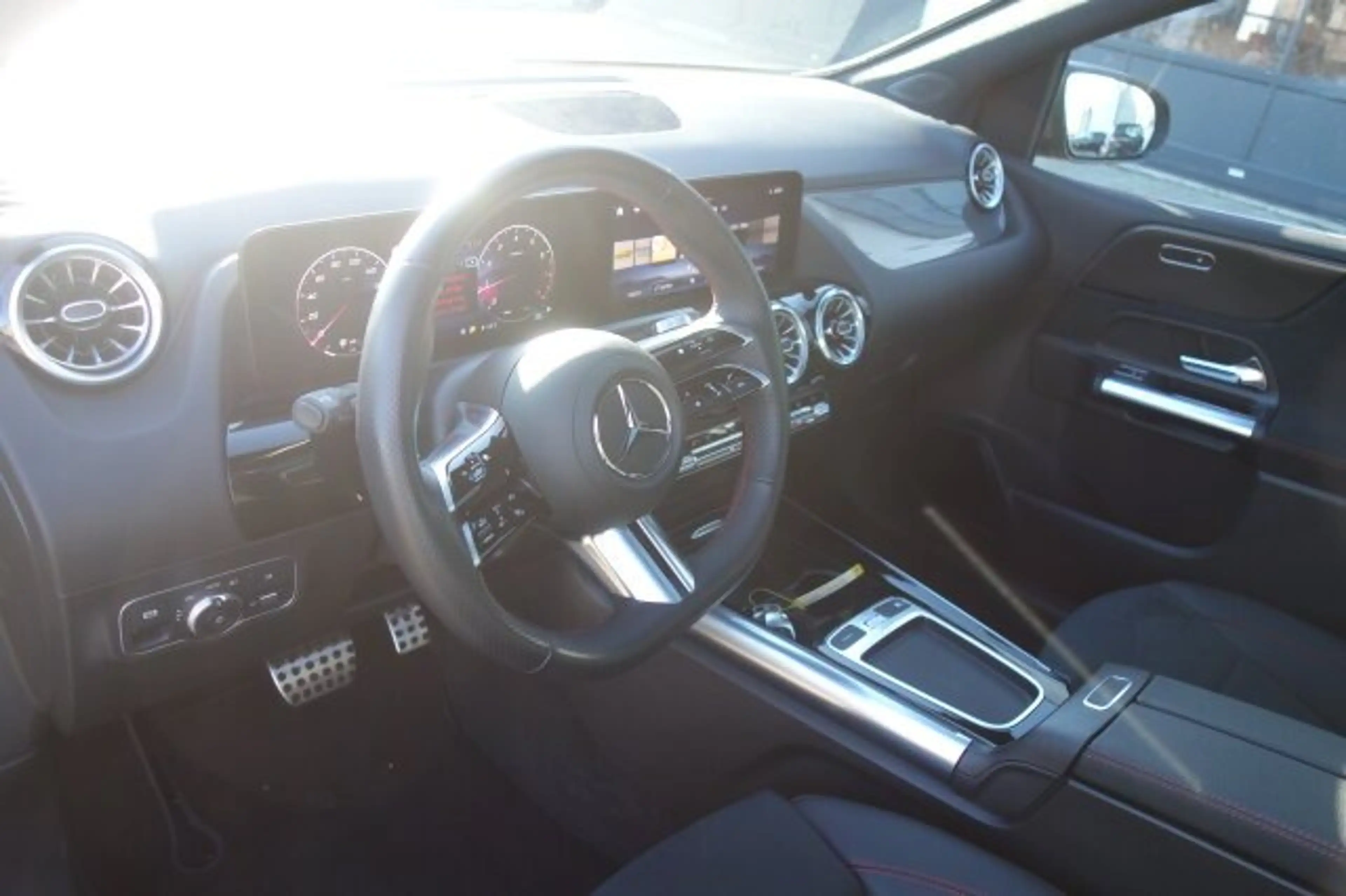 Mercedes-Benz B 220 B 220 4M AMG PANO STANDH AHK 360 DISTR LED KEYL — photo 11