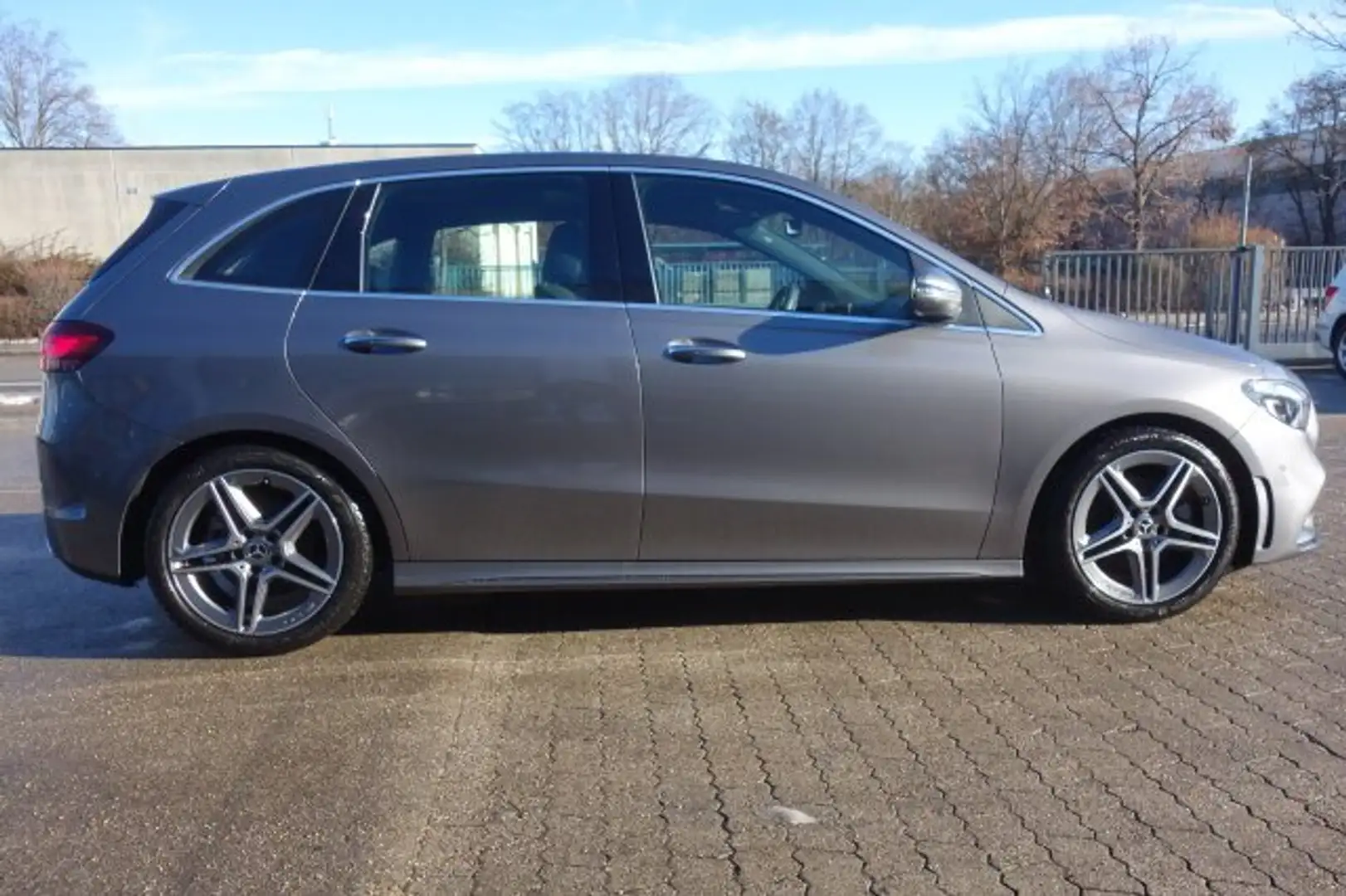 Mercedes-Benz B 220 B 220 4M AMG PANO STANDH AHK 360 DISTR LED KEYL Grau - 2