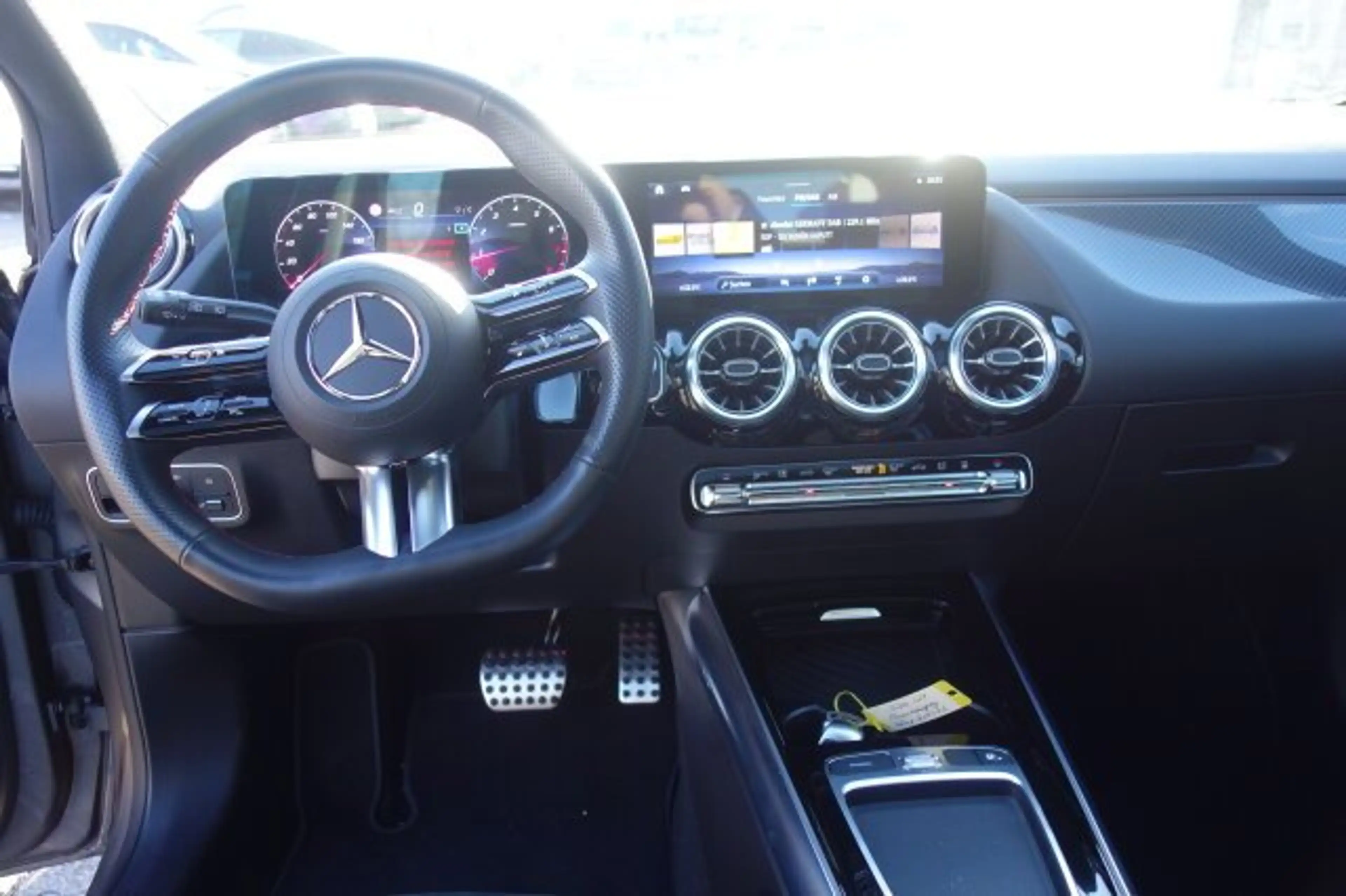 Mercedes-Benz B 220 B 220 4M AMG PANO STANDH AHK 360 DISTR LED KEYL — photo 12