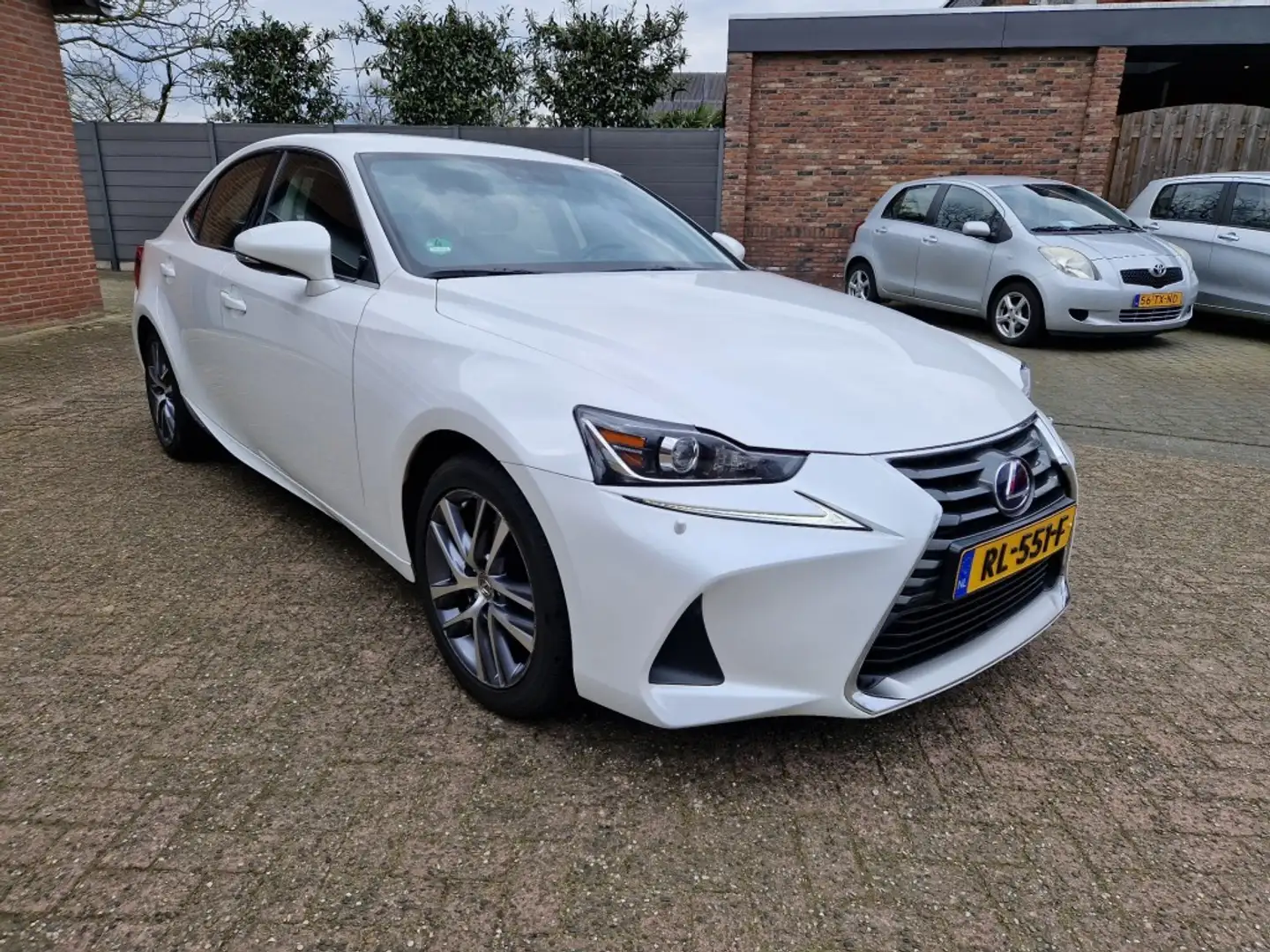 Lexus IS 300 300h Hybrid Business Line Aut. NL-auto Navi Camera Bianco - 2