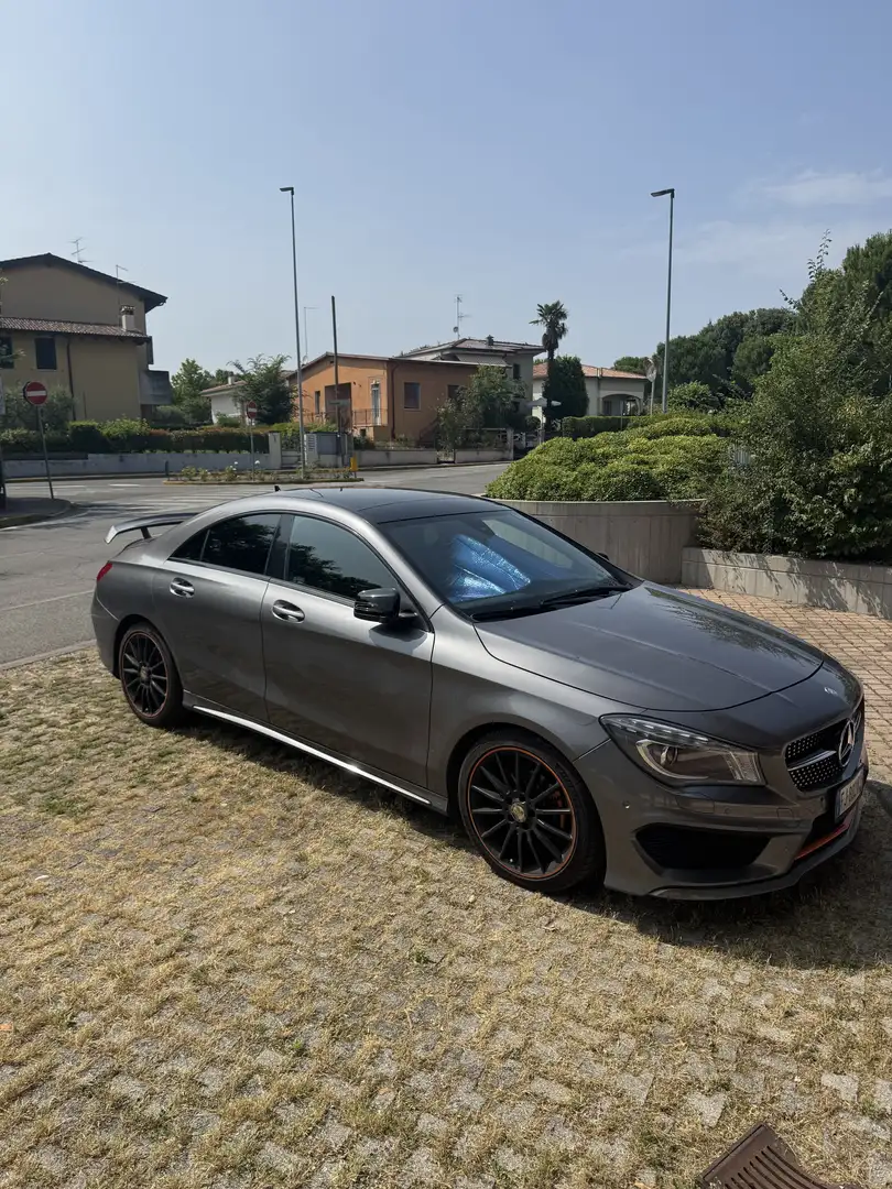 Mercedes-Benz CLA 200 limited orange line edition - 1